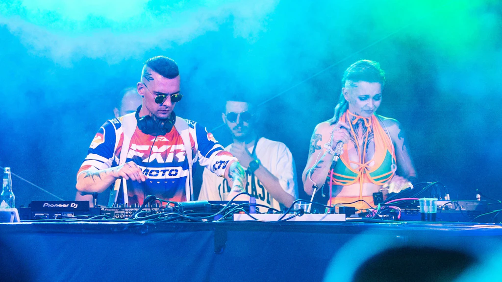 Unter dem Namen ISO 3000 stehen Eric und Edith Stehfest auch als DJs am Pult.
