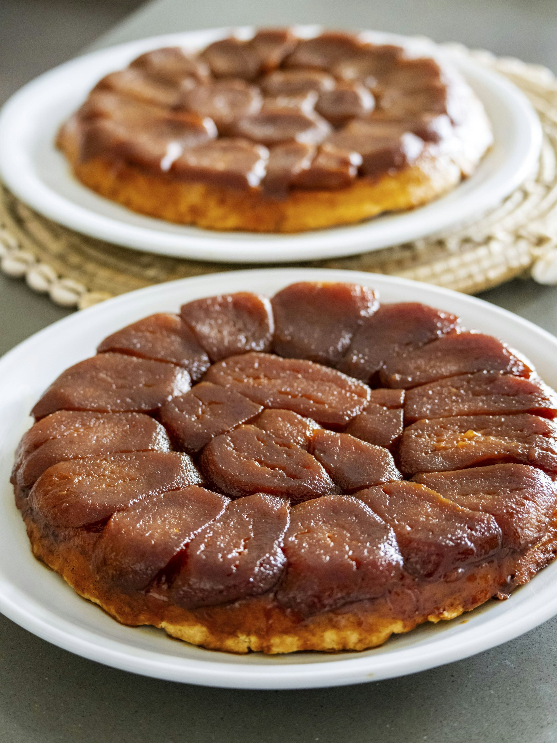 Sie haben noch nie Upside-down-Apfelkuchen gebacken? Probieren Sie unser Rezept am Wochenende mal aus, sie werden es lieben!