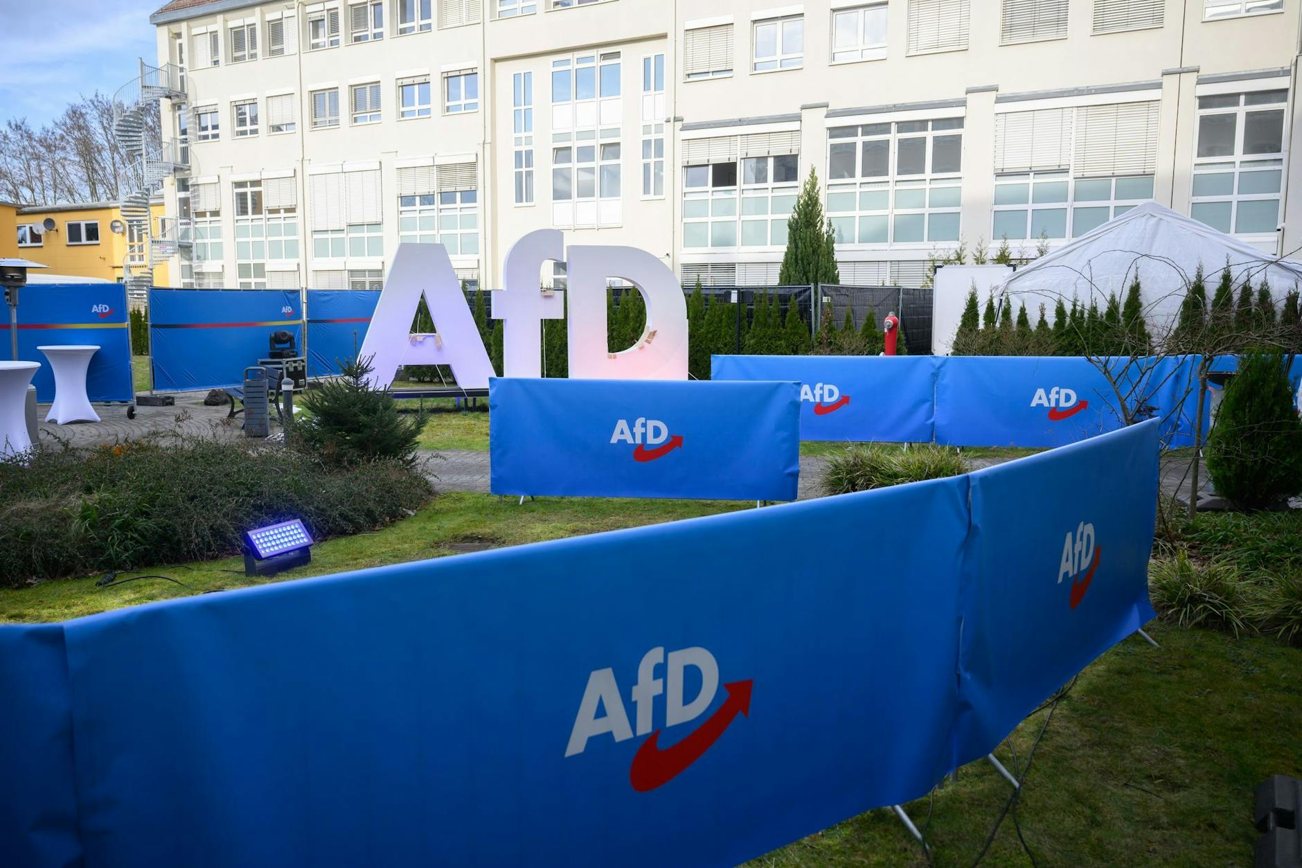 Logos bei der Wahlparty der Alternative für Deutschland in der Bundesgeschäftsstelle der AfD