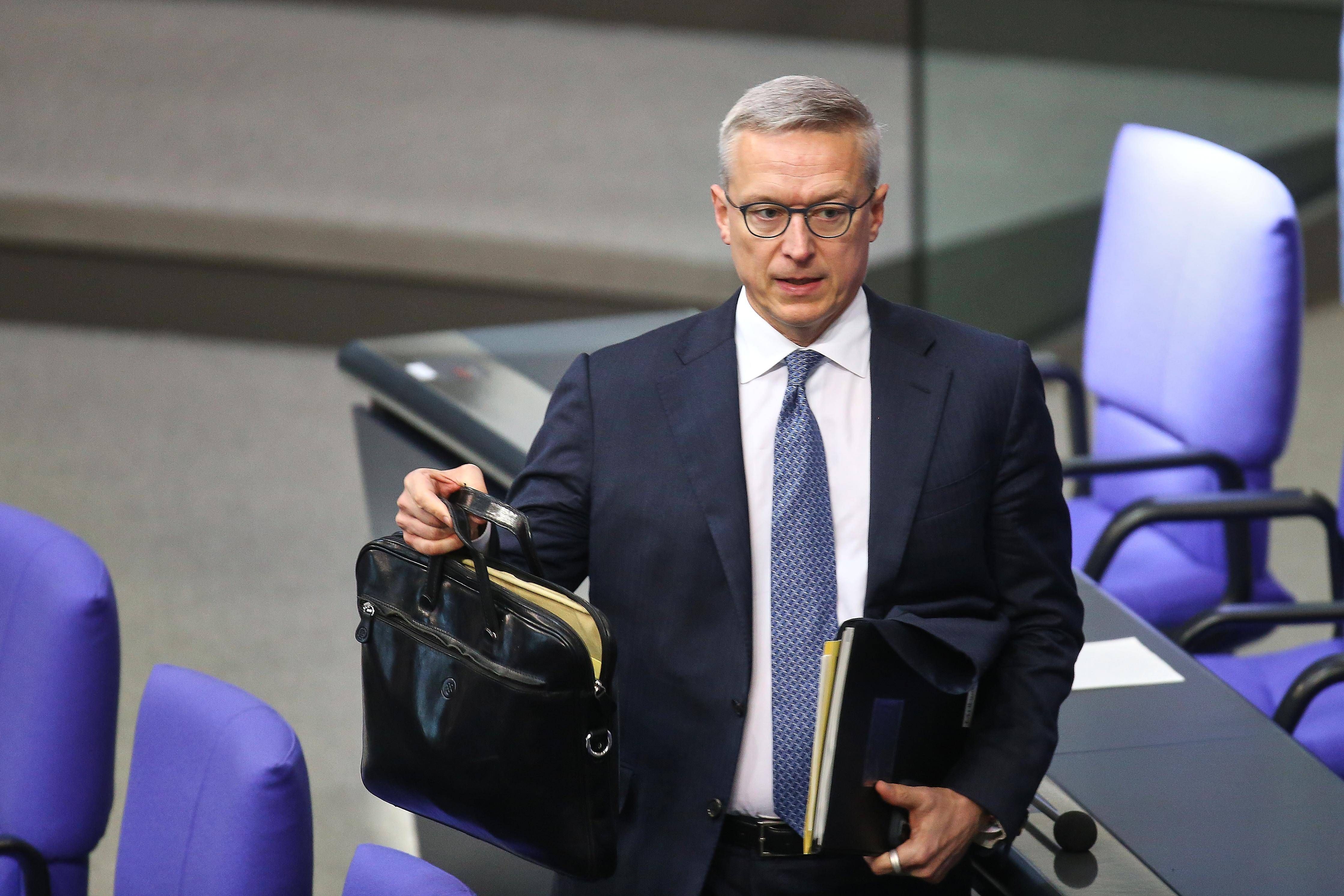 „Kleiner Hammer“ statt Kettensäge: Wildberger sanfter als Musk – doch es passiert nichts