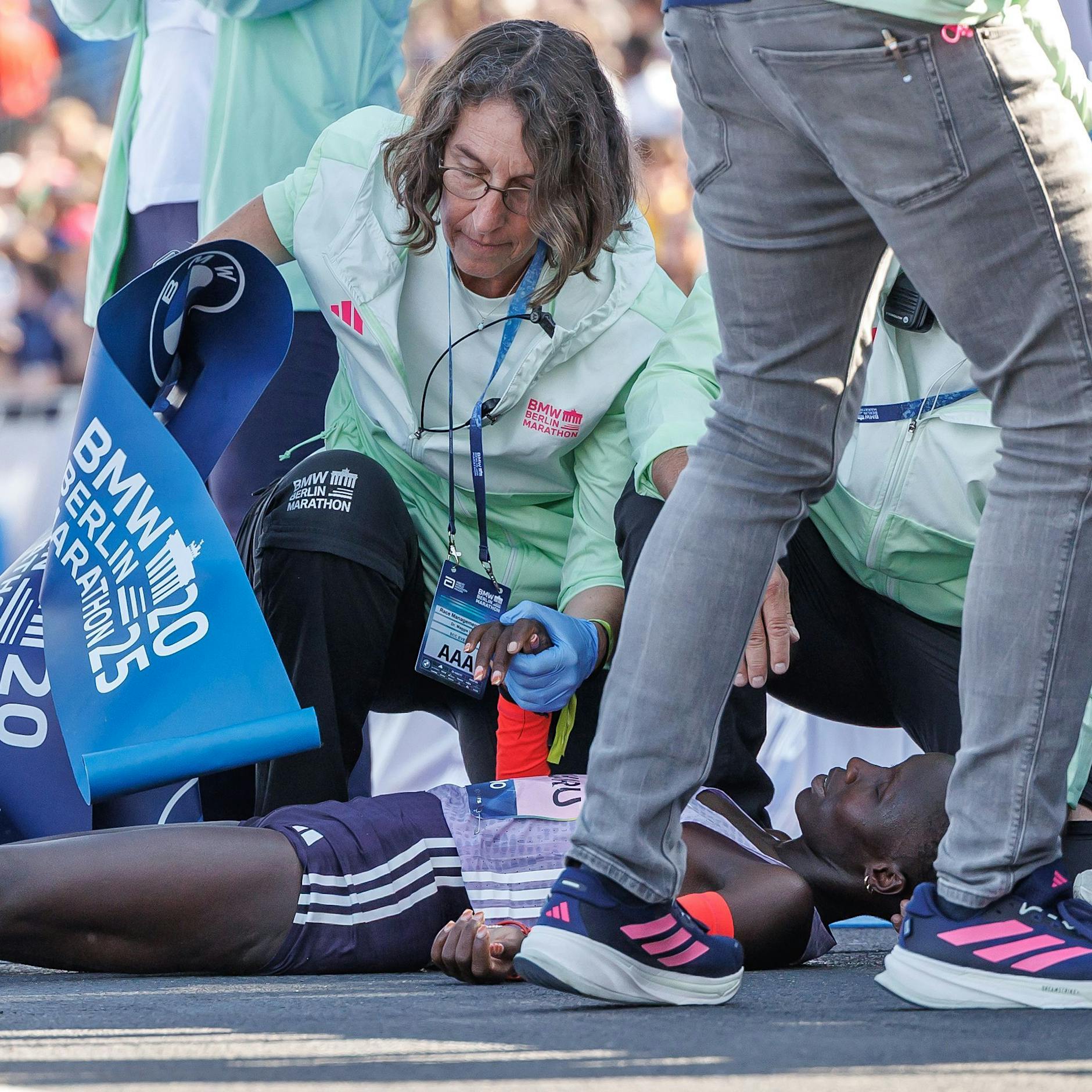 Mussten Rettungswagenfahrer beim Marathon gegen die StVO verstoßen?