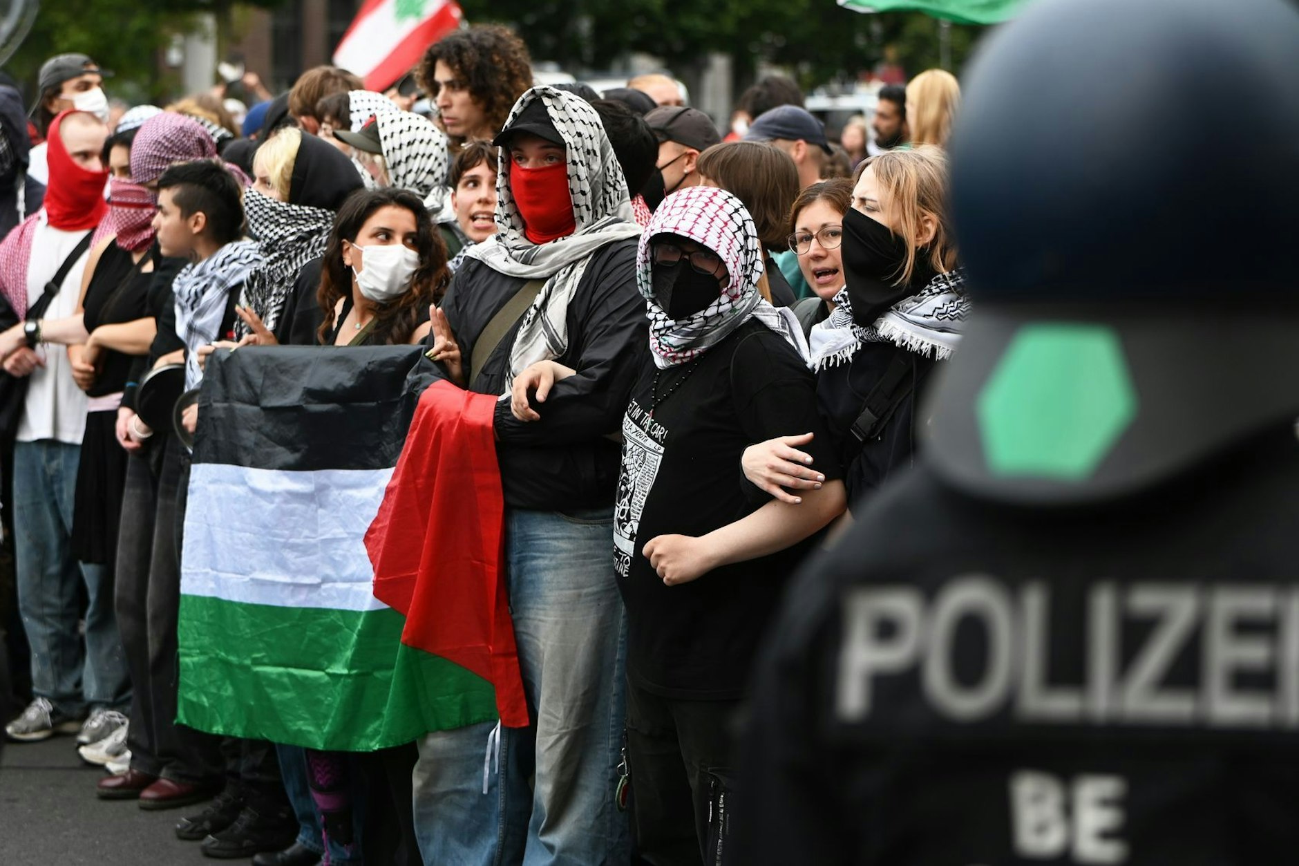 Am Samstag zieht wieder eine riesige Gaza-Demo durch Berlin. Es muss mit Ausschreitungen gerechnet werden.
