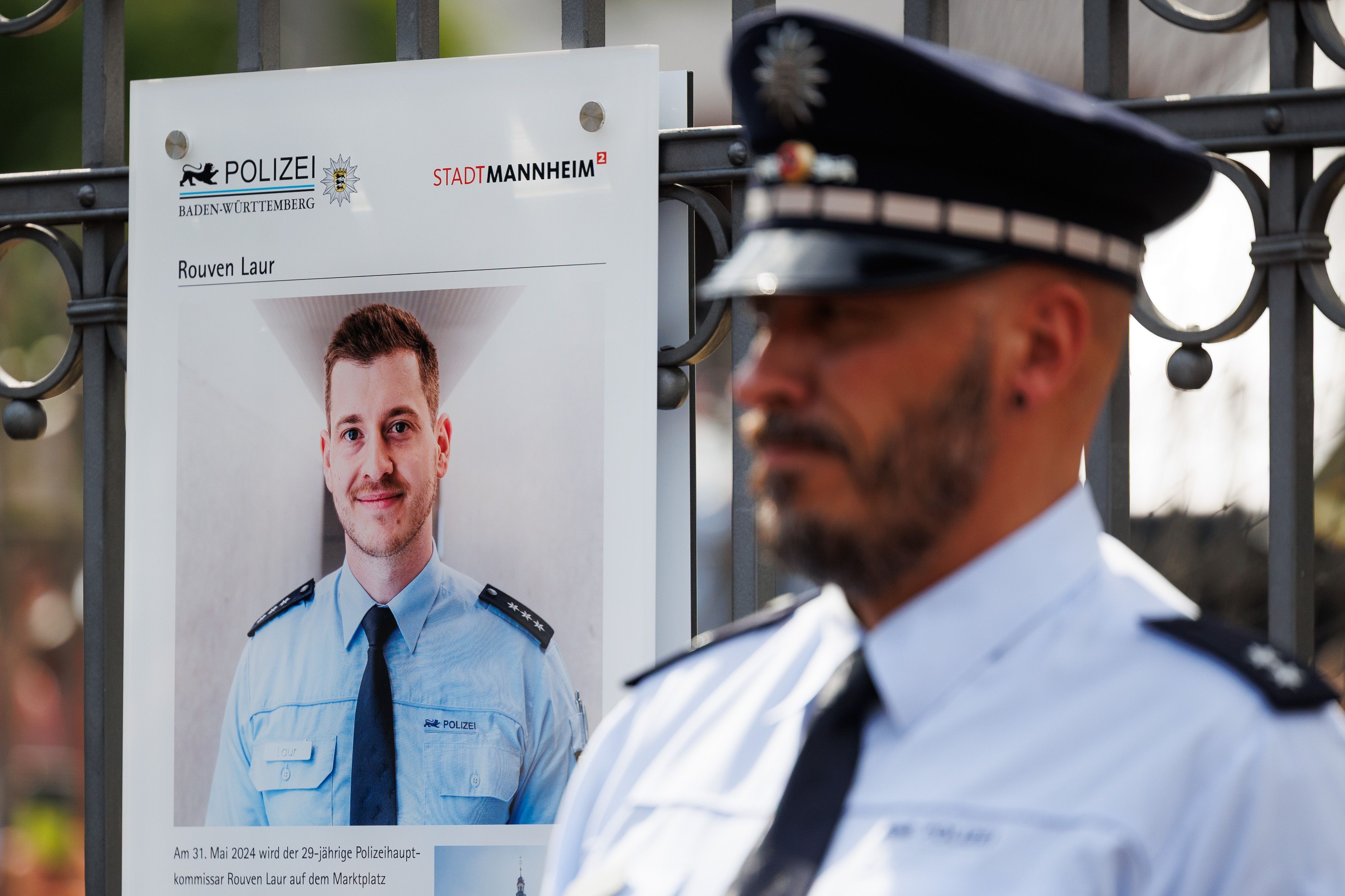 Lebenslang für Polizistenmörder – heißt das nur 15 Jahre Haft oder für immer Knast?