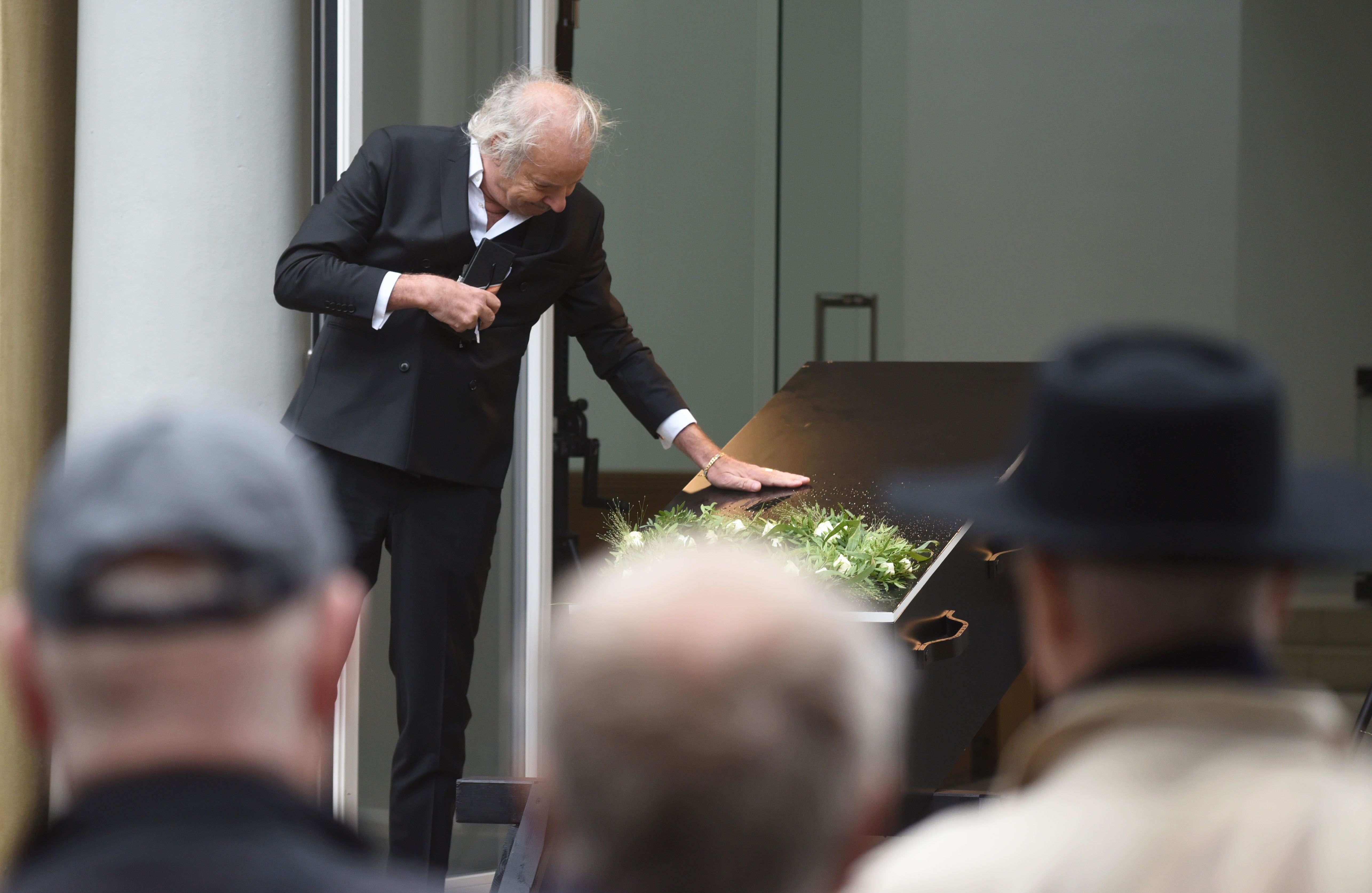 Beerdigung von Claus Peymann: „Du warst ein Verrückter, auf der Ebene trafen wir uns“