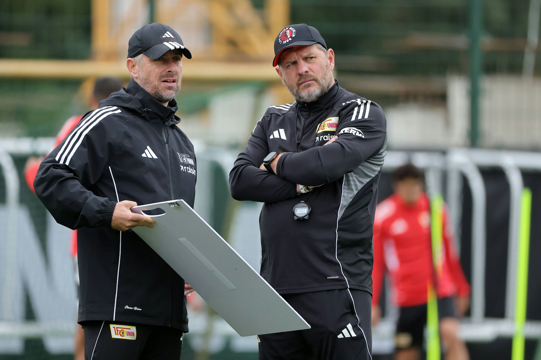 Steffen Baumgart und Sebastian Bönig – der Trainer und sein Co. Beim Spiel beim HSV aber spielt der zweite Mann die erste Geige. Baumgart ist wegen einer roten Karte gesperrt.