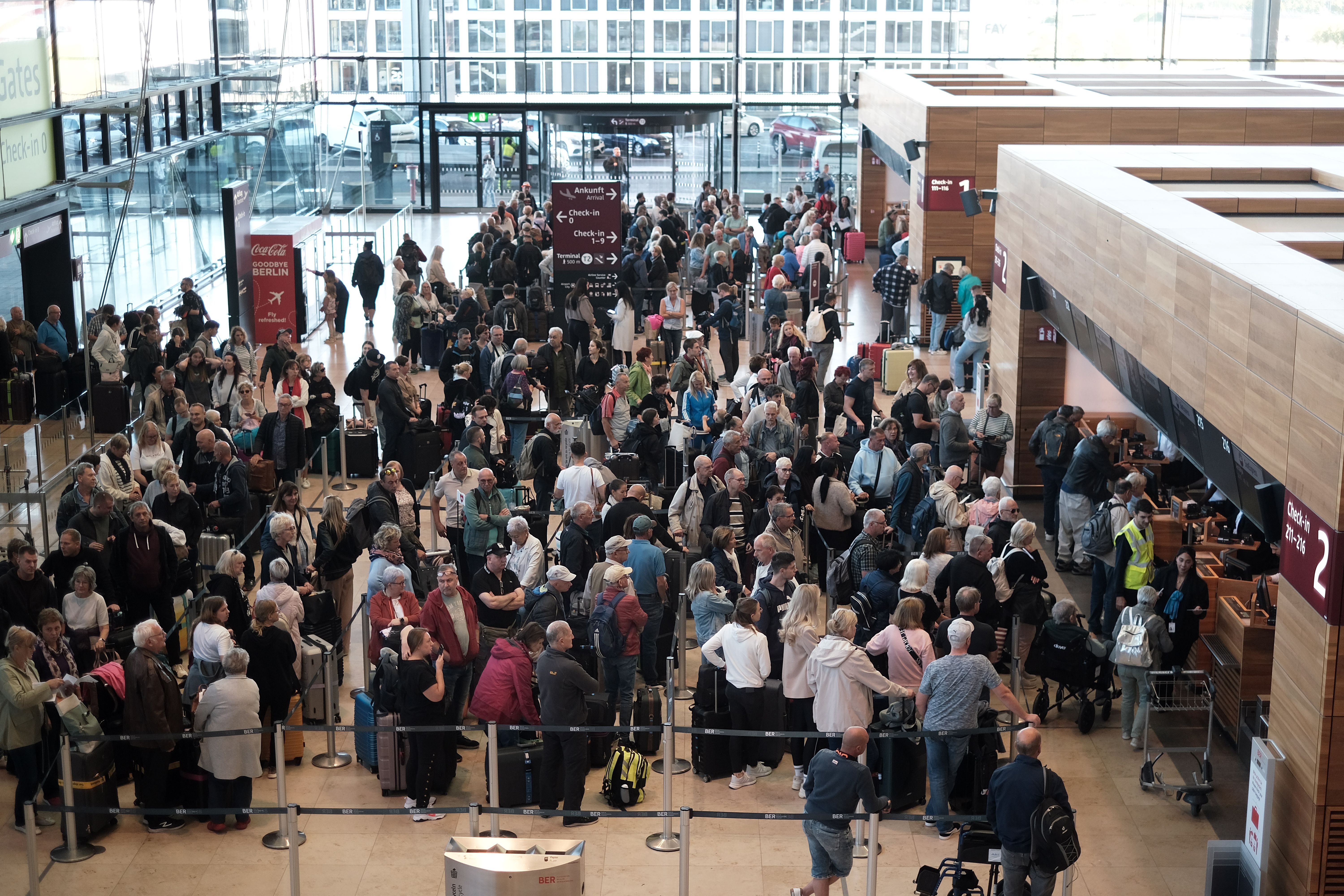 Hackerangriff auf den BER: Die Probleme dauern bis über das Wochenende an
