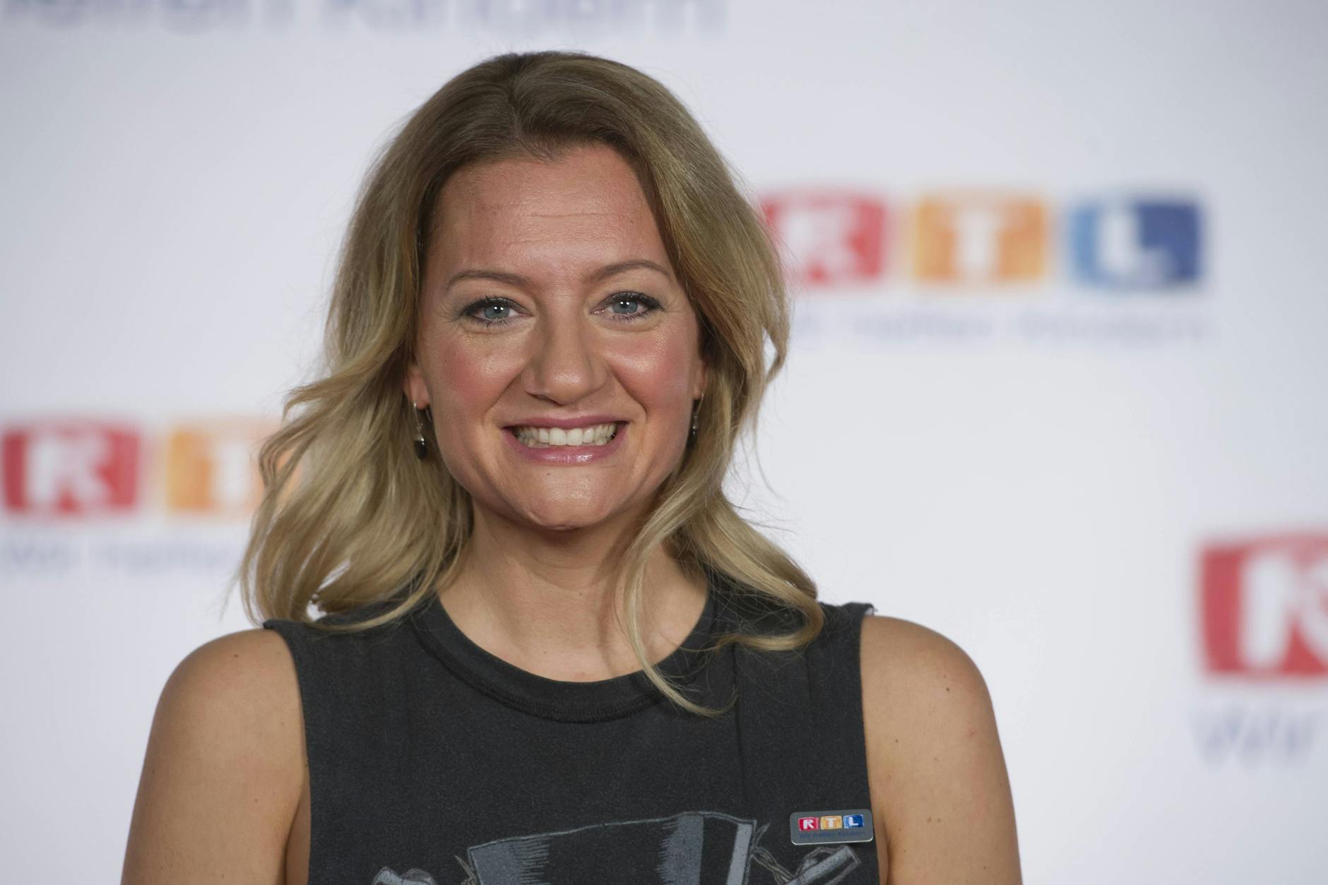 Schock für ihre Fans: Juliette Schoppmann musste in der Klinik notoperiert werden.