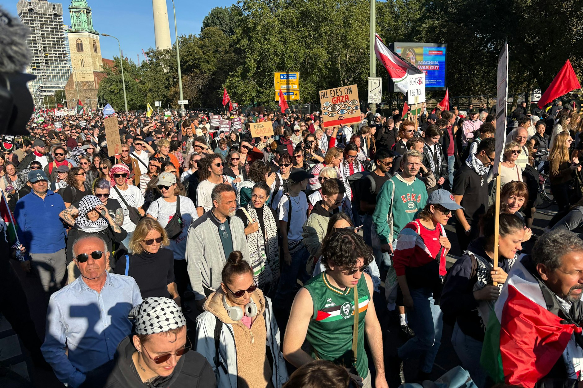Die Demonstranten haben sich in Bewegung gesetzt.