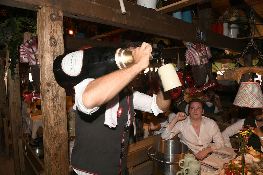 Champagner-f-r-5000-Euro-Oktoberfest-Schn-sel-sind-nur-peinlich-
