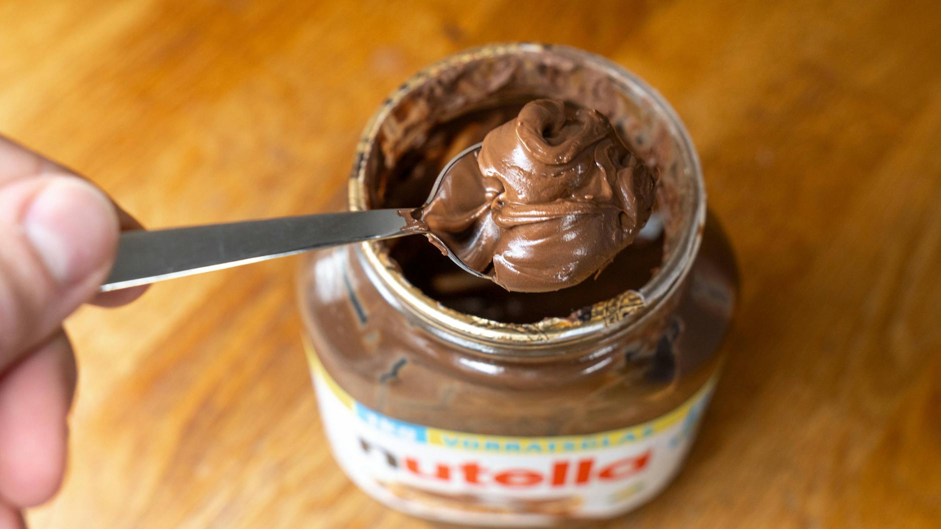 Die Nutella-Gläser müssten leer sein, um sie entsorgen zu können.