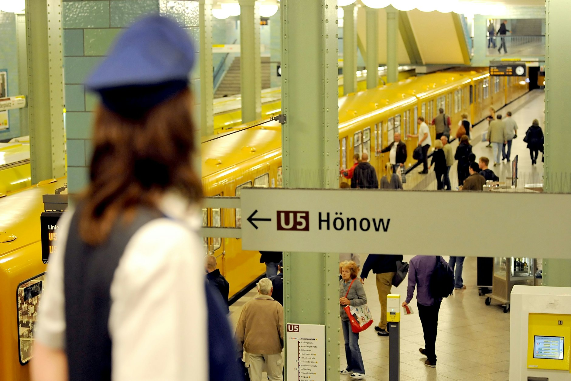 Der Bahnhof Alexanderplatz liegt laut neuer Zahlen auf den Plätzen 1 und 3 der gefährlichsten Bahnhöfe Berlins - einmal mit dem U-Bahnhof, einmal mit dem S-Bahnhof.