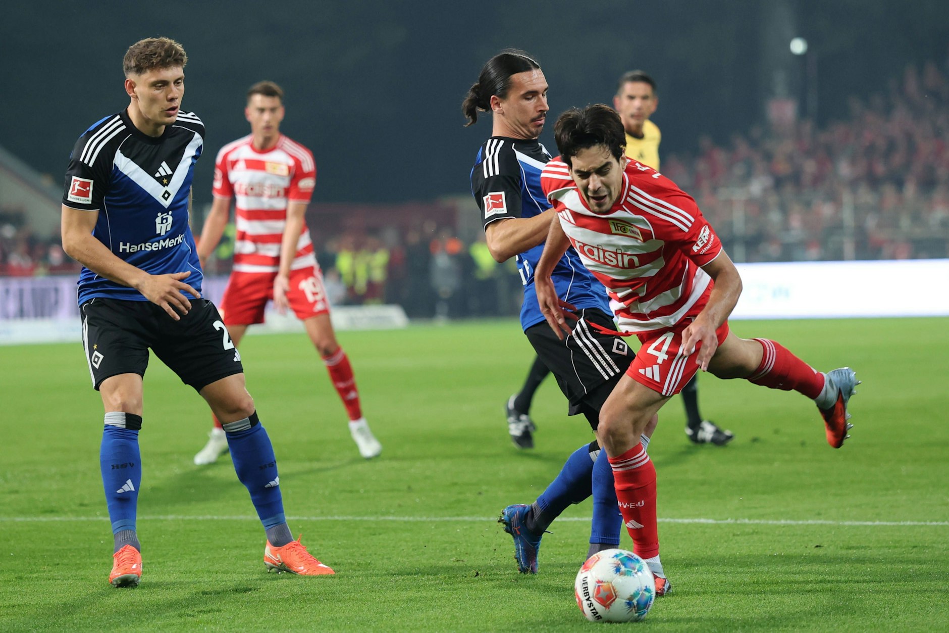 Diogo Leite (r.) holte den Elfmeter gegen den Hamburger SV im Stile eines Offensivspielers heraus.