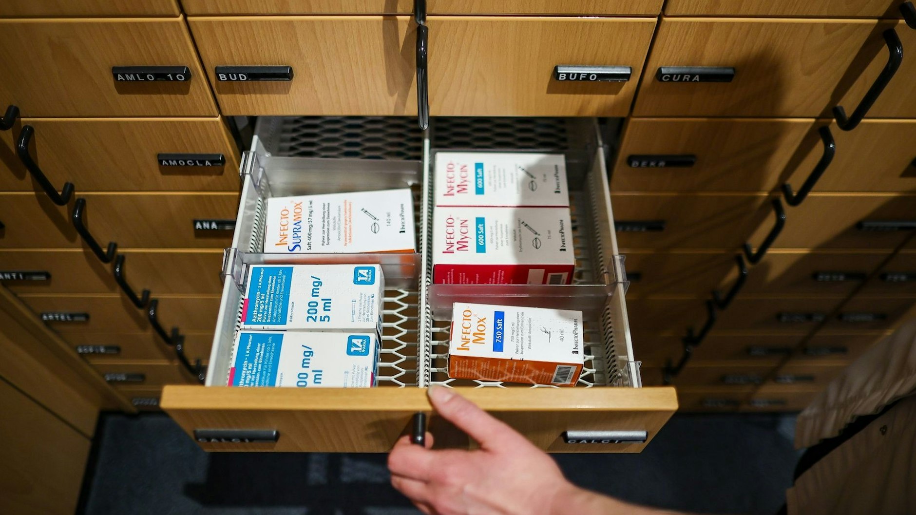 Immer wieder werden manche Medikamente in Deutschland knapp.