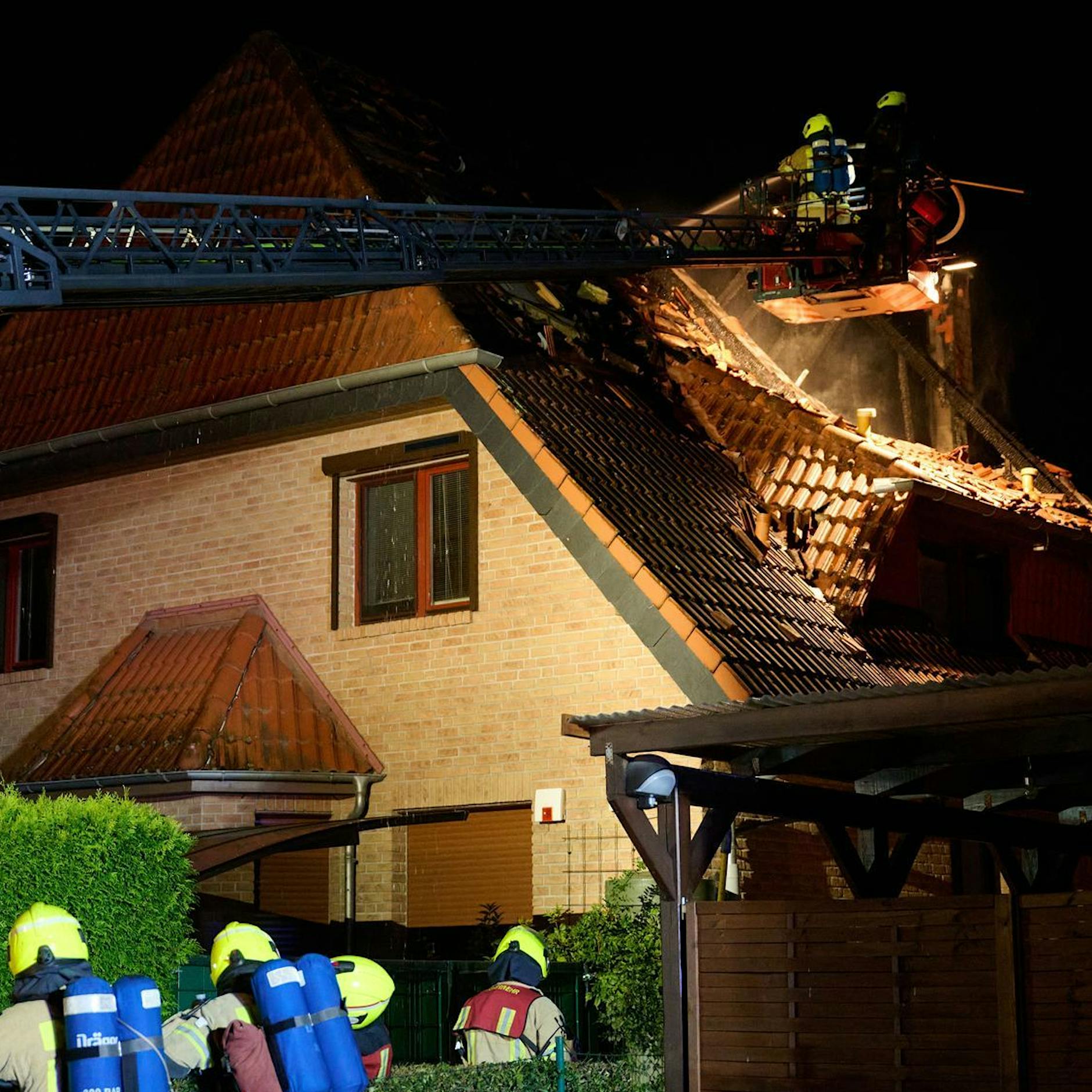 Zwei Tote! Schlimmer Verdacht nach Brand in Marzahn: War es Mord?