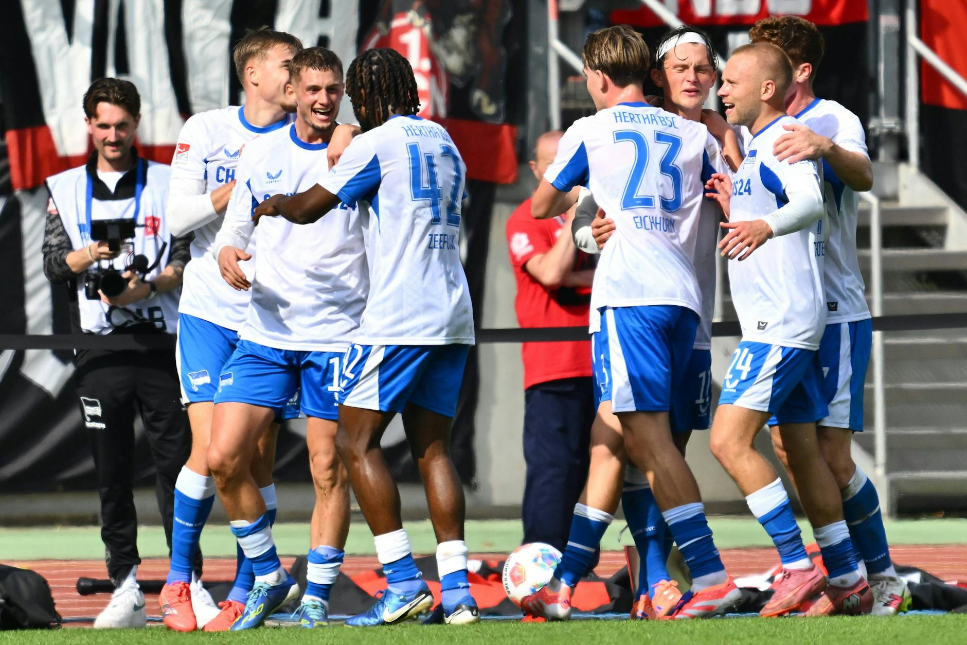 Hertha hat nach dem Spiel gegen Nürnberg wieder einen Grund zum Jubeln: Große Freude nach dem 0:2 durch Michael Cuisance.