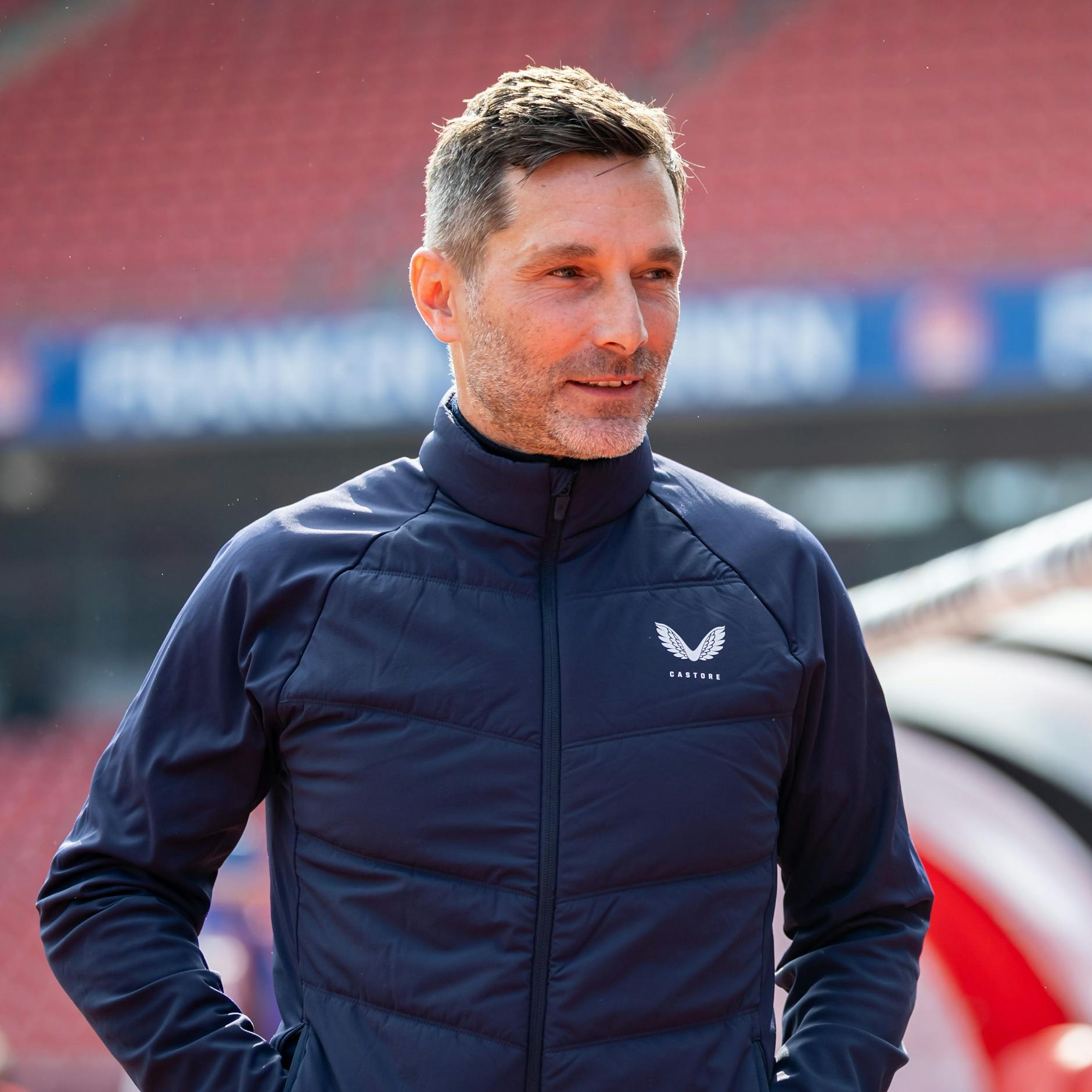 Ist für seine Verhältnisse vor Freude fast schon aus dem Häuschen: Hertha-Trainer Stefan Leitl.