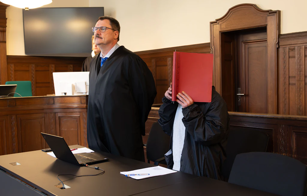 Dreifache Mutter mit Kantholz erschlagen! Angeklagt ist ihr Freund