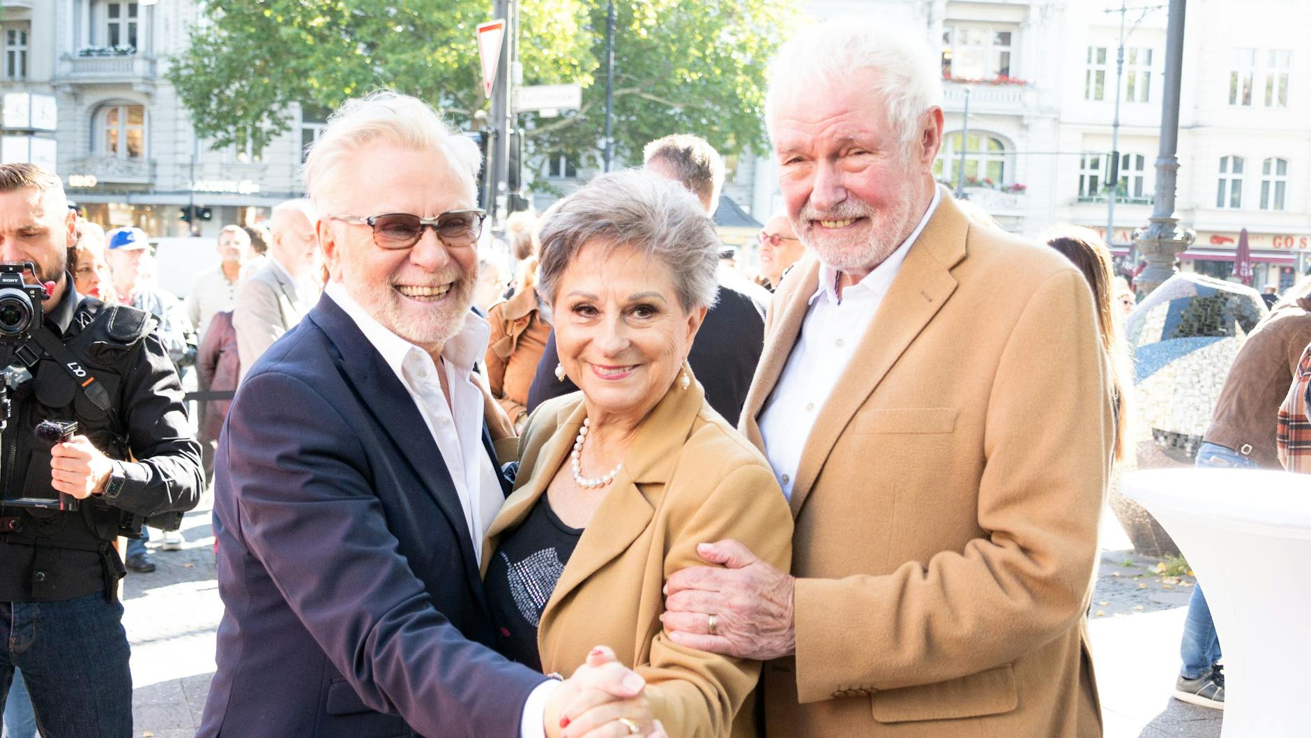 Star-Visagist René Koch mit Dagmar Frederic und Ehemann