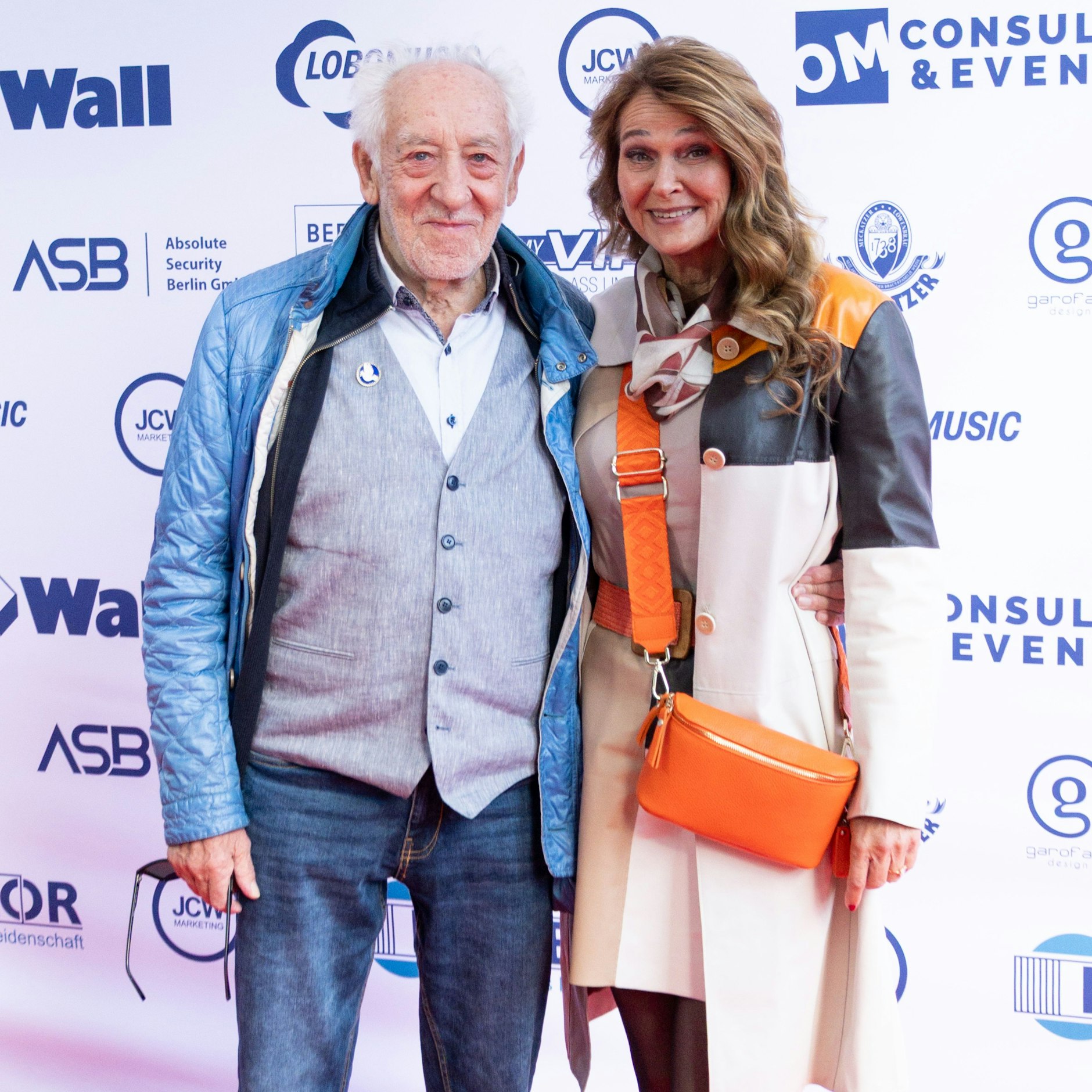 Dieter Hallervorden und seine Frau bei der Einweihung des Harald-Juhnke-Platzes