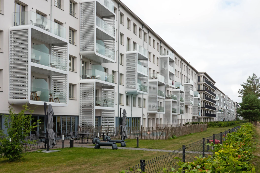 Die sanierten Gebäude in Prora, in denen heute Ferienwohnungen untergebracht sind