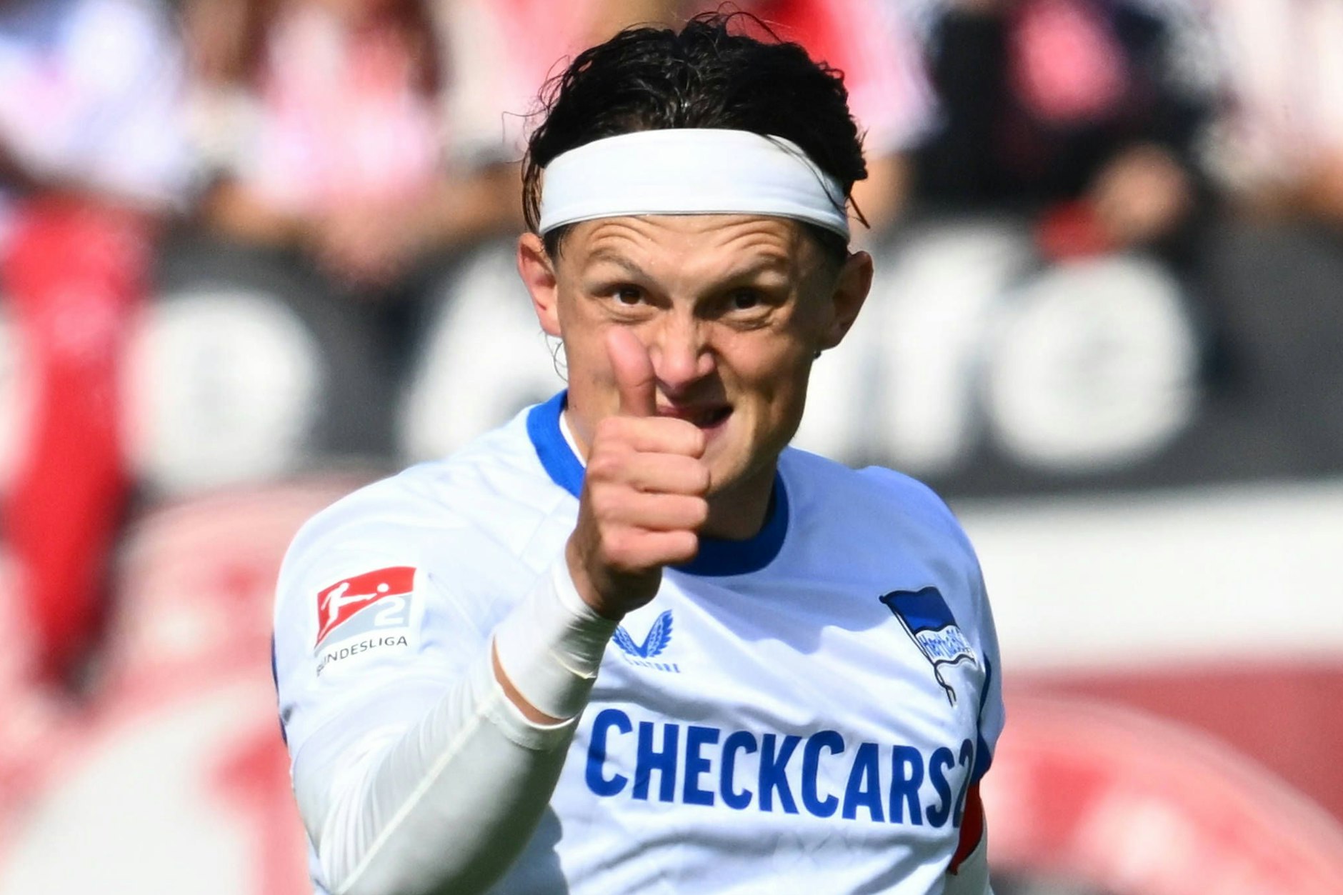 Daumen hoch! So eine Leistung wie in Nürnberg will Fabian Reese von Hertha jetzt öfter sehen.