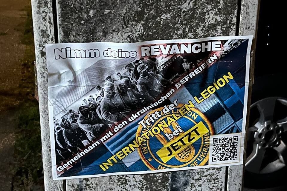Über einen aufgedruckten QR-Code gelangt man auf die Bewerberwebsite der Internationalen Legion.