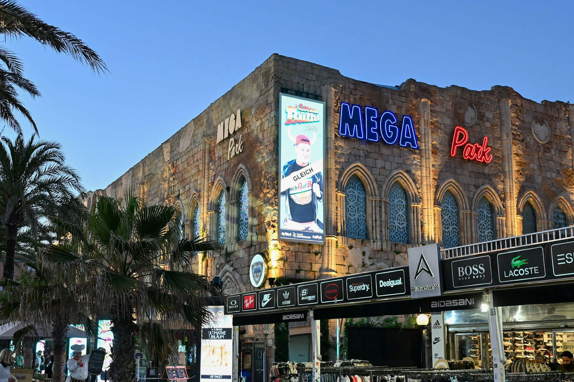 Das Kultlokal Megapark am Ballermann. Ein deutscher Mitarbeiter wurde von sechs Touristen bewusstlos geprügelt.