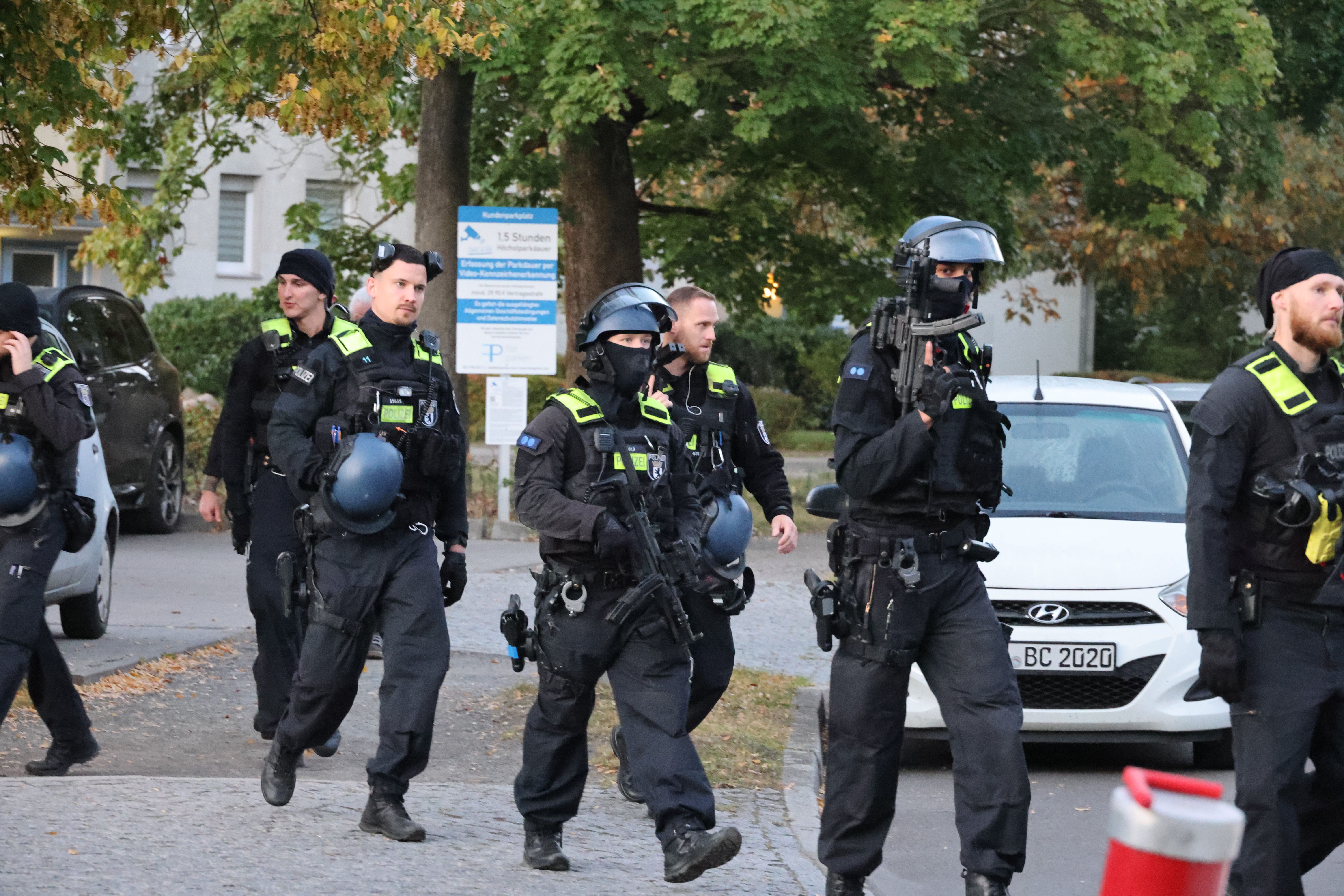 SEK-Einsatz wegen „Gefahrenlage“ in Zehlendorf: Mann festgenommen