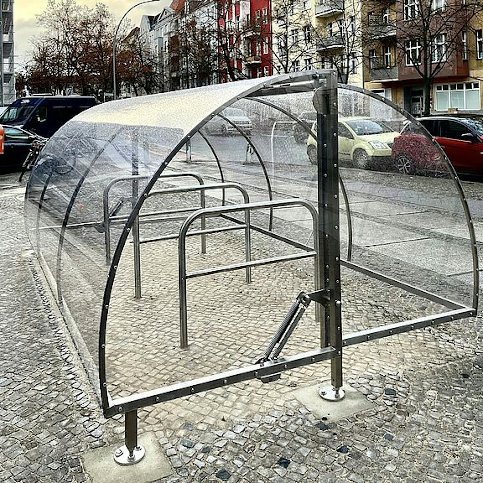 Fahrradboxen und Frühlingsschals: So verbrennt Berlin unser Steuergeld