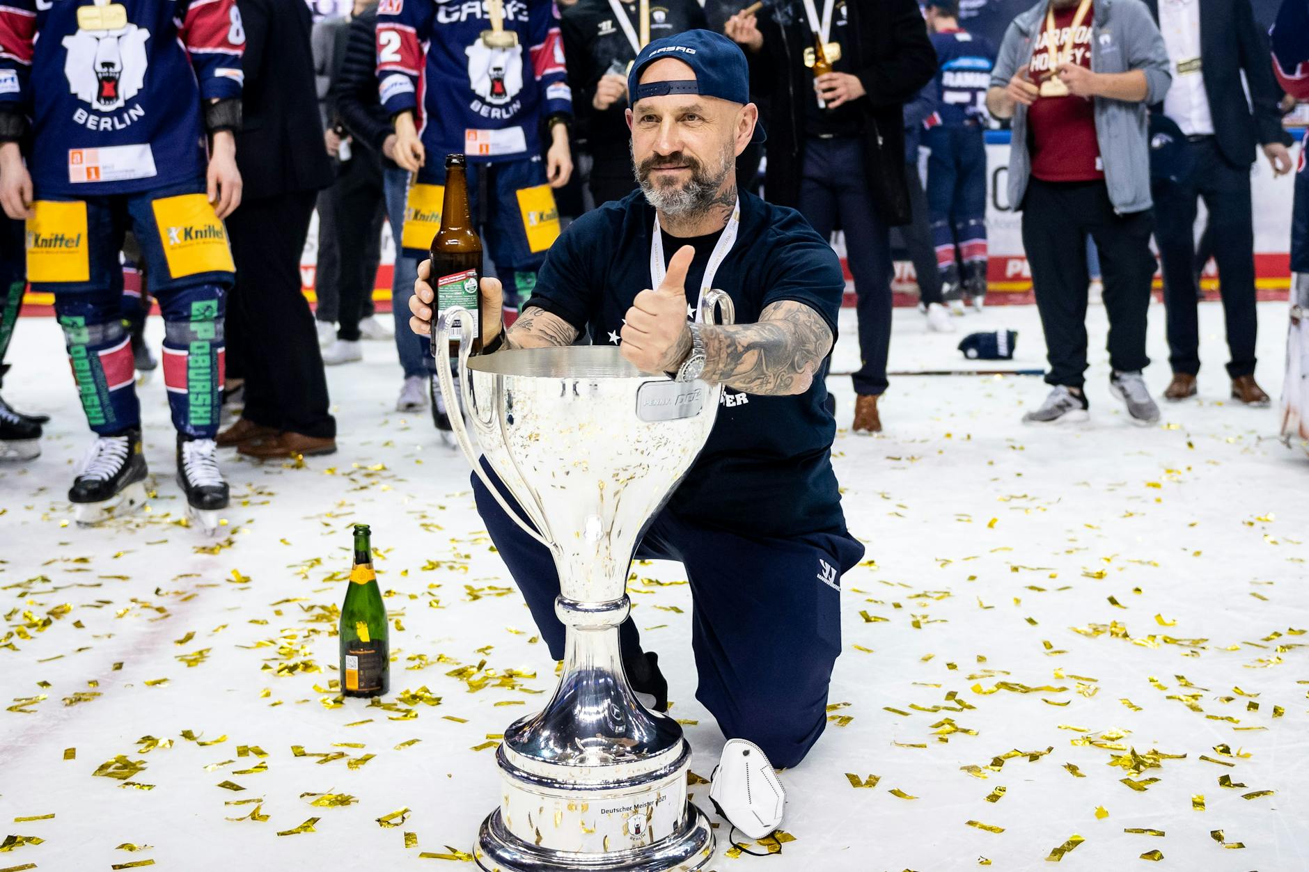 Dirk Perschau war bei allen elf Meistertiteln der Eisbären (hier 2021) dabei.