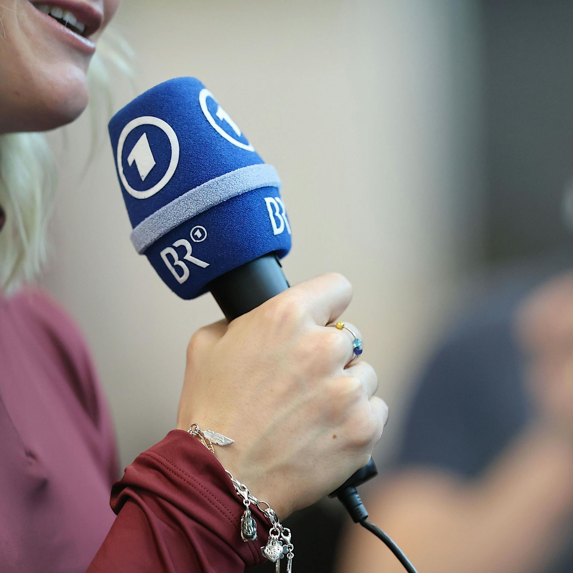 Klage gegen Rundfunkbeitrag erstmals vor hohem Gericht: ÖRR-Anwältin wird ausgelacht