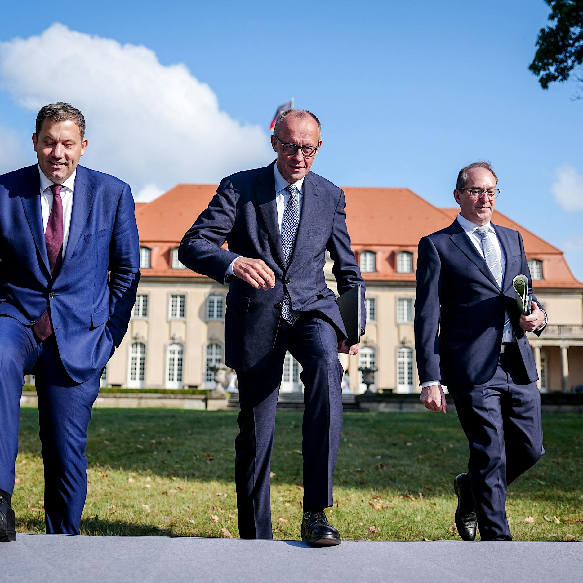 Weniger Beamte und Einsatz von KI: Kabinett einigt sich auf Modernisierungsplan