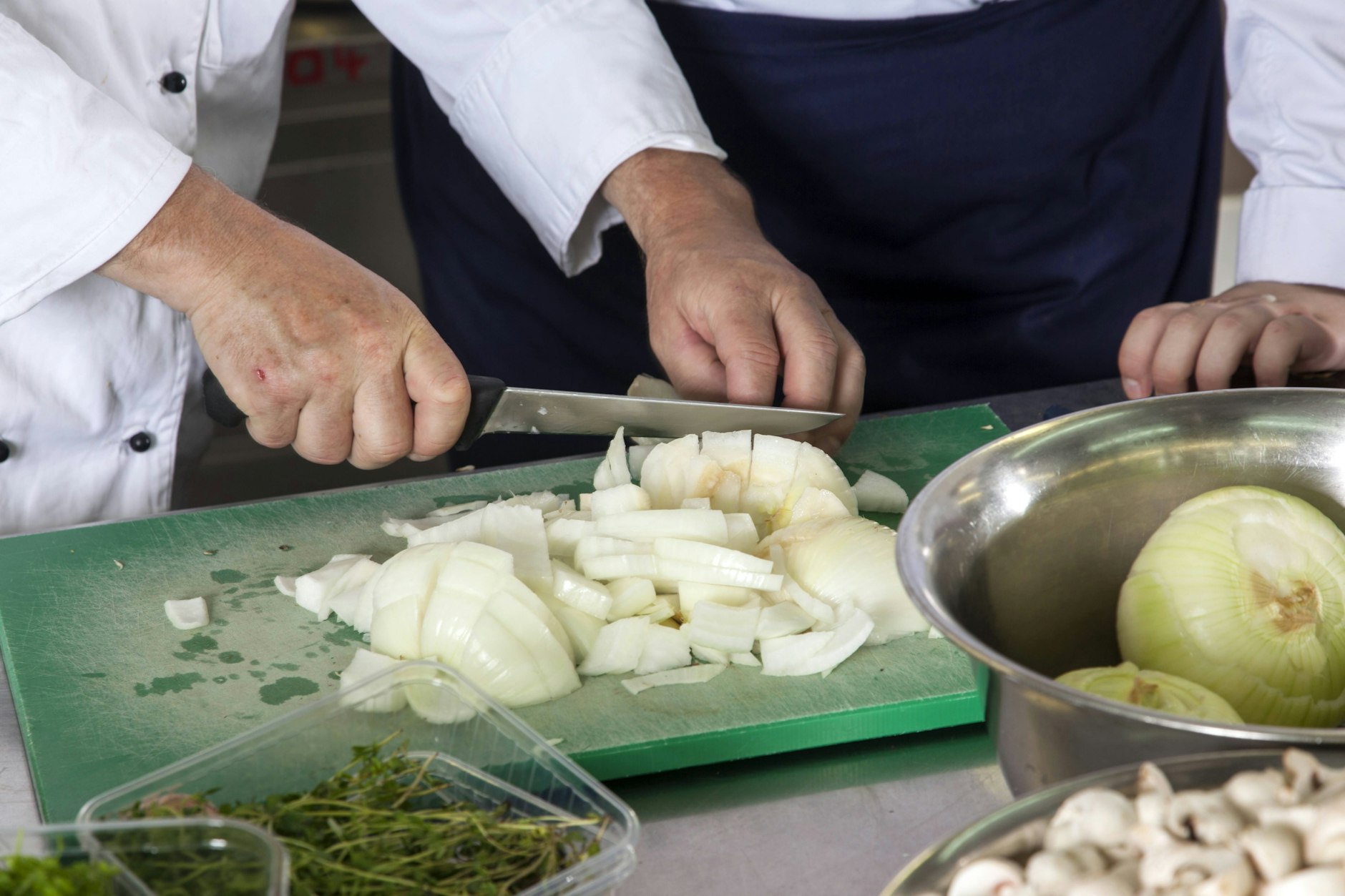 Immer wieder verschwinden vietnamesische Schüler aus der Berufsschule. Sie sollten hier für einen Job im Gastgewerbe lernen.