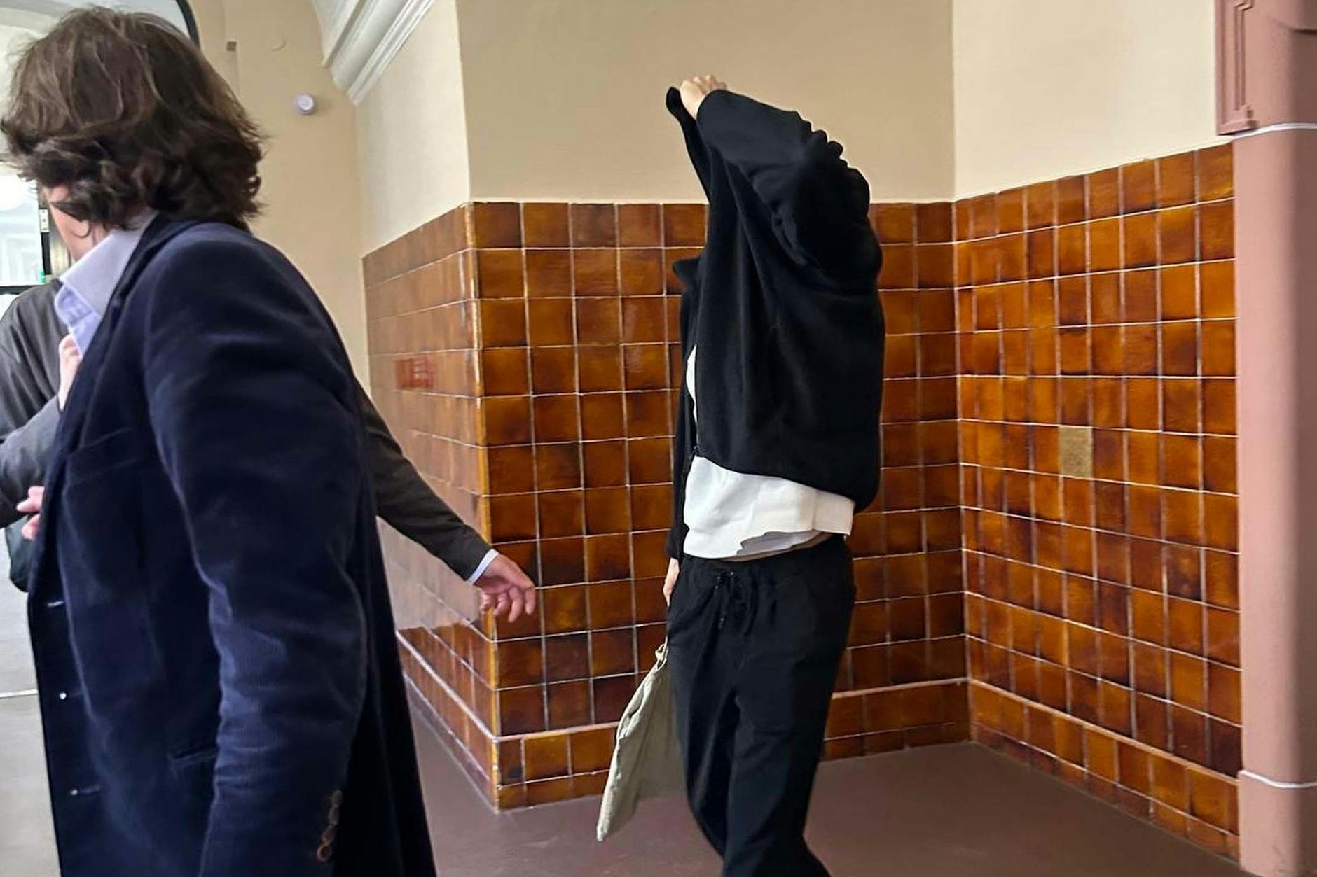 Der Angeklagte Marvin S. (38) ließ sich auch im ersten Prozess nicht fotografieren.