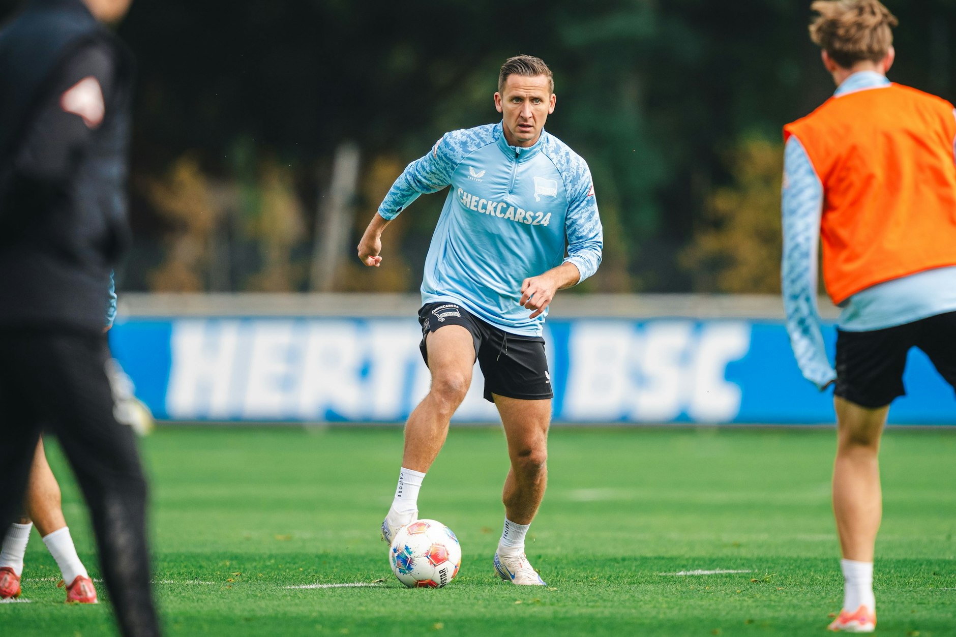 Das freut Hertha BSC sehr: Paul Seguin ist endlich wieder auch im Mannschaftstraining am Ball.