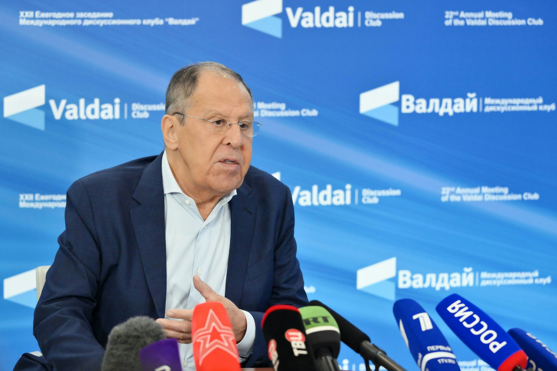 Sergej Lawrow spricht beim „Valdai Discussion Club“ zu Medienvertreter.