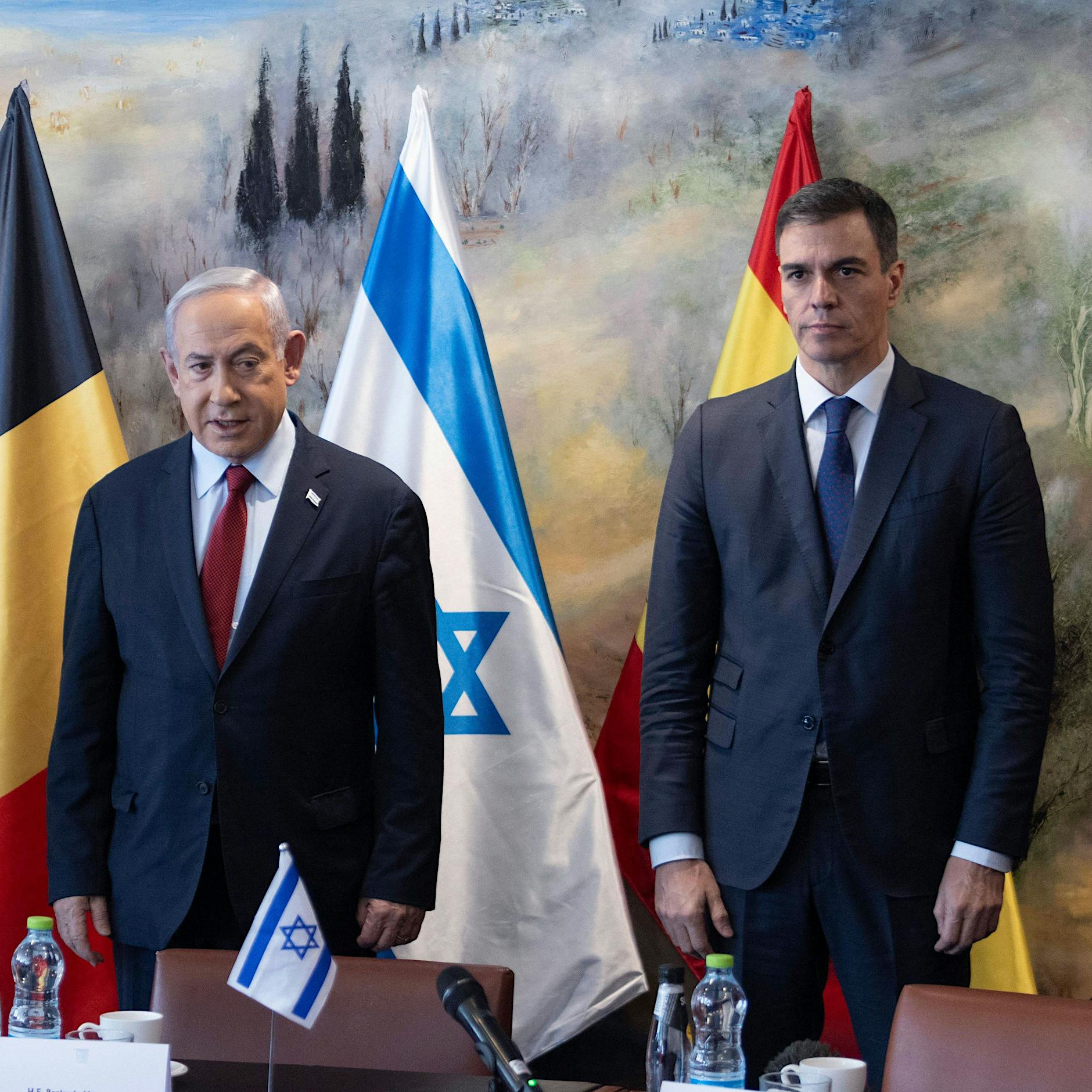 Madrid stellt sich quer: Keine US-Waffentransporte nach Israel über spanische Stützpunkte