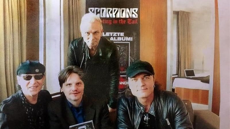 Die Scorpions und KURIER-Reporter Norbert Koch-Klaucke vor 15 Jahren: 2020 erschien das Album „Sting in the Tail“. Es sollte eigentlich das letzte Album der Band sein. Doch die Scorpions machten weiter und weiter.