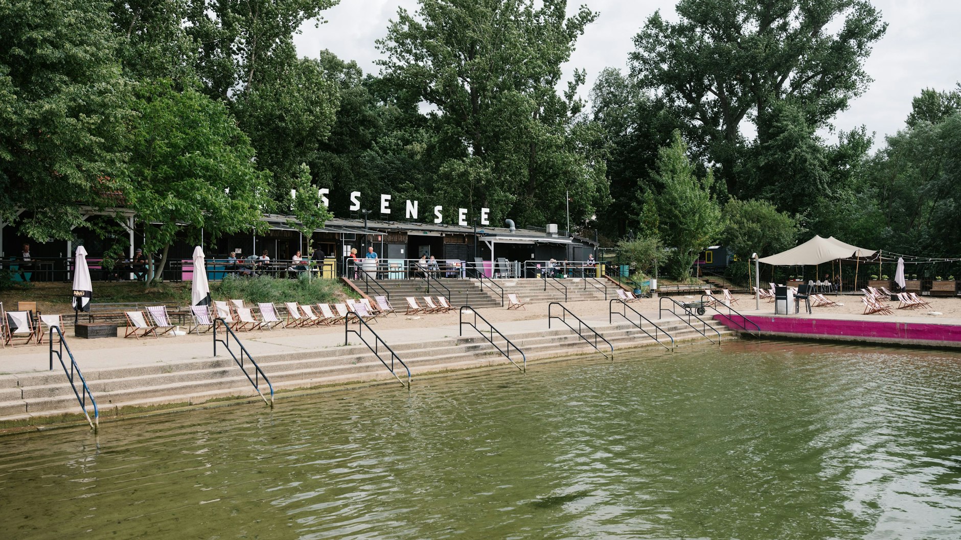 Weißensee ist vor allem für sein Strandbad bekannt. Bei einer Führung am 10. Oktober stehen aber brutale Verbrechen im Vordergrund.