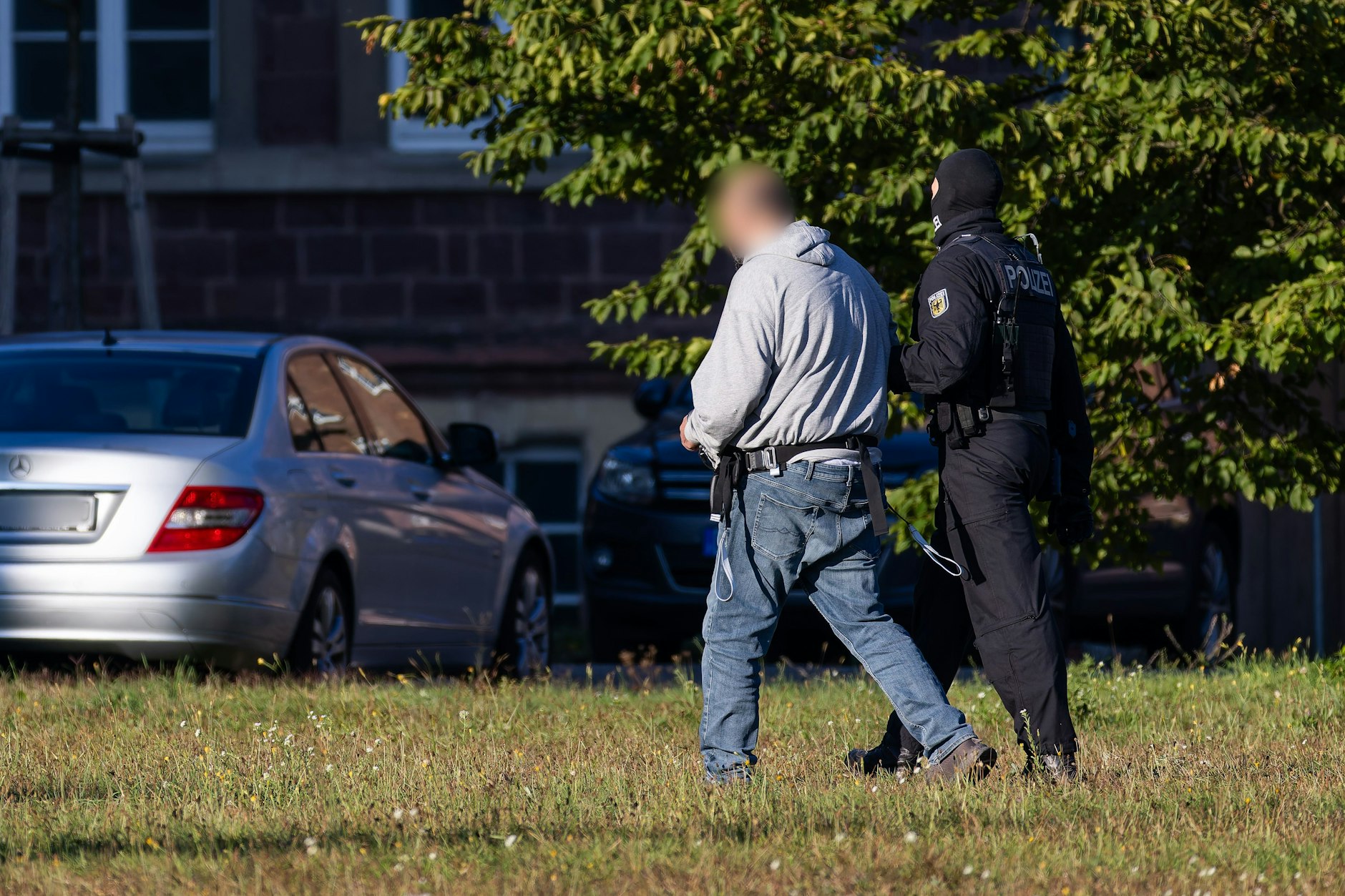 Der Generalbundesanwalt hat am Mittwoch drei mutmaßliche Mitglieder der islamistischen Terrororganisation Hamas festnehmen lassen. Die Männer wurden am Donnerstag in Karlsruhe beim Ermittlungsrichter des BGH vorgeführt.
