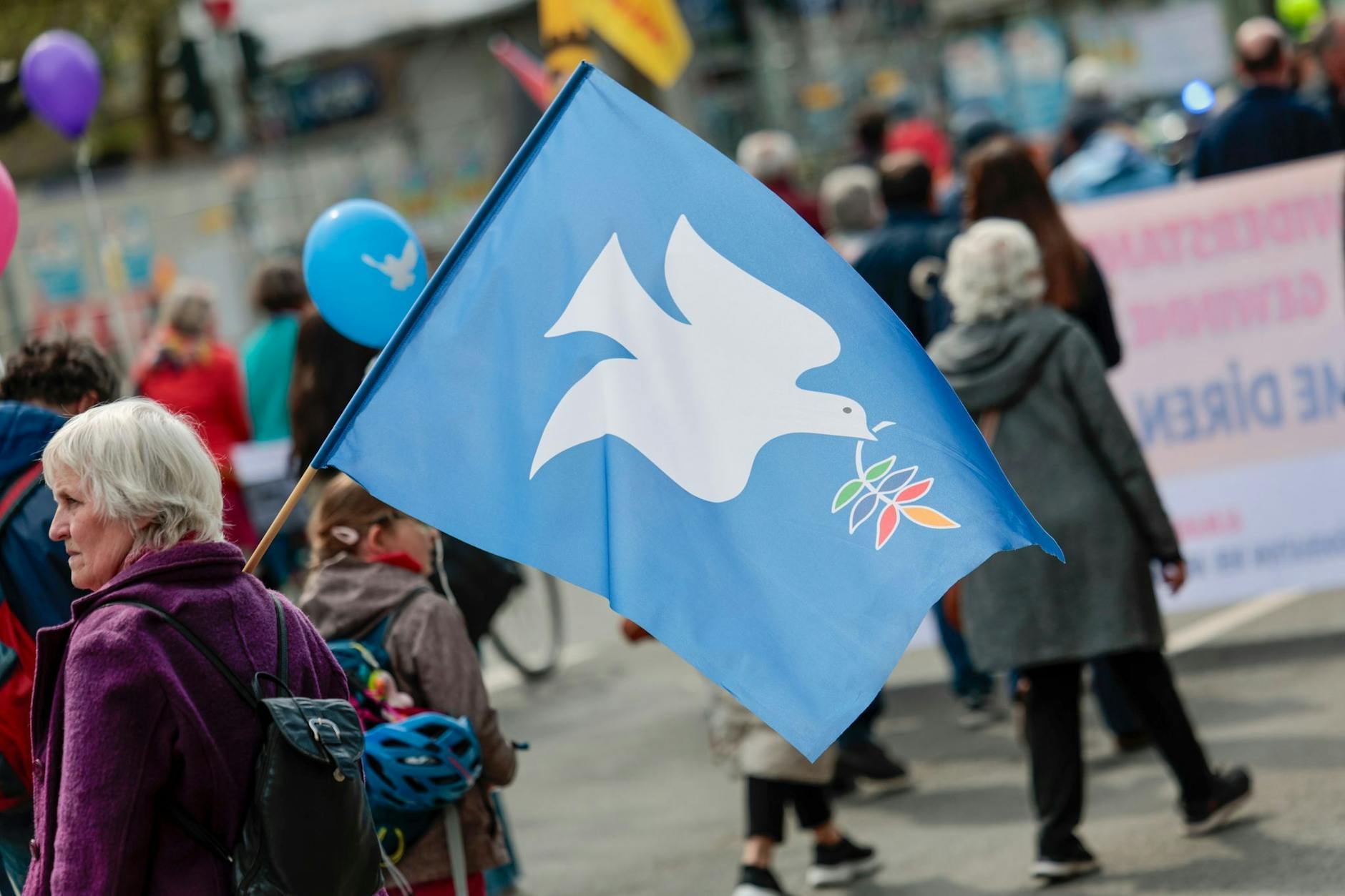 Tausende Menschen wollen am Freitag in Berlin für den Frieden demonstrieren.