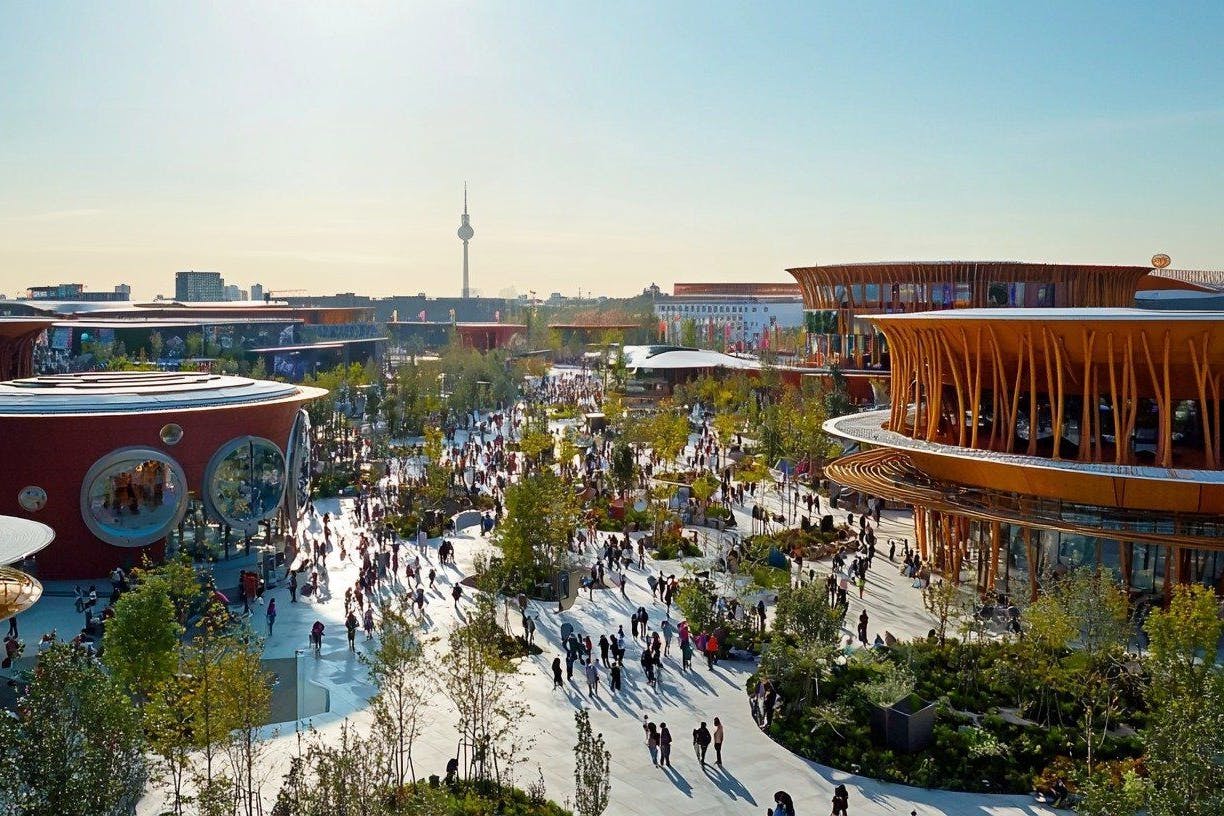 Vision der Berliner Innenstadt im Rahmen der EXPO 2035. Bild: Midjourney (KI)
