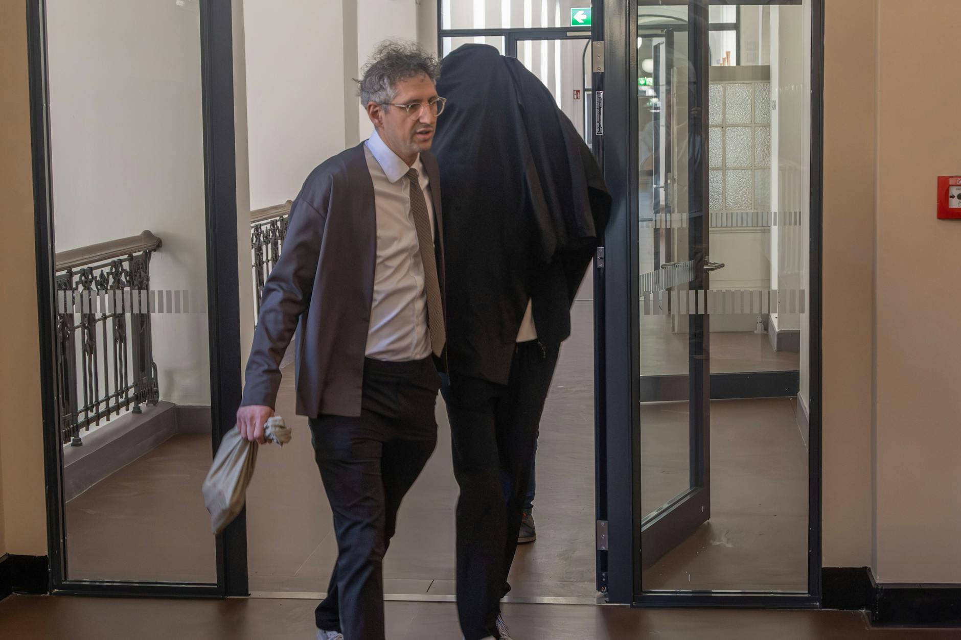 Der Angeklagte Marvin S. wollte sich auch im ersten Prozess nicht fotografieren lassen.