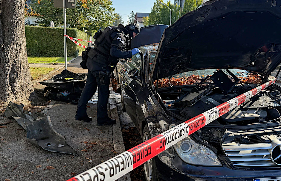 Ein Brand in einem Münchner Einfamilienhaus hat einen Großeinsatz von Polizei und Feuerwehr ausgelöst.