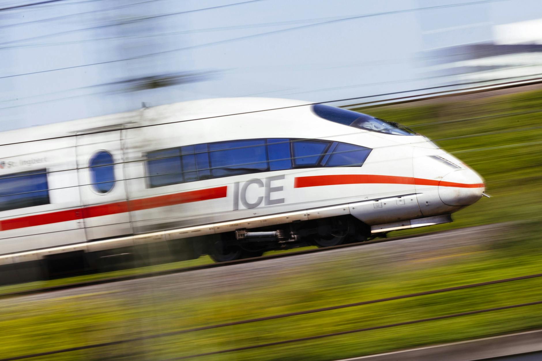 Der ICE legte bei 280 Kilometern pro Stunde eine Vollbremsung hin. An Bord waren 320 Passagiere.