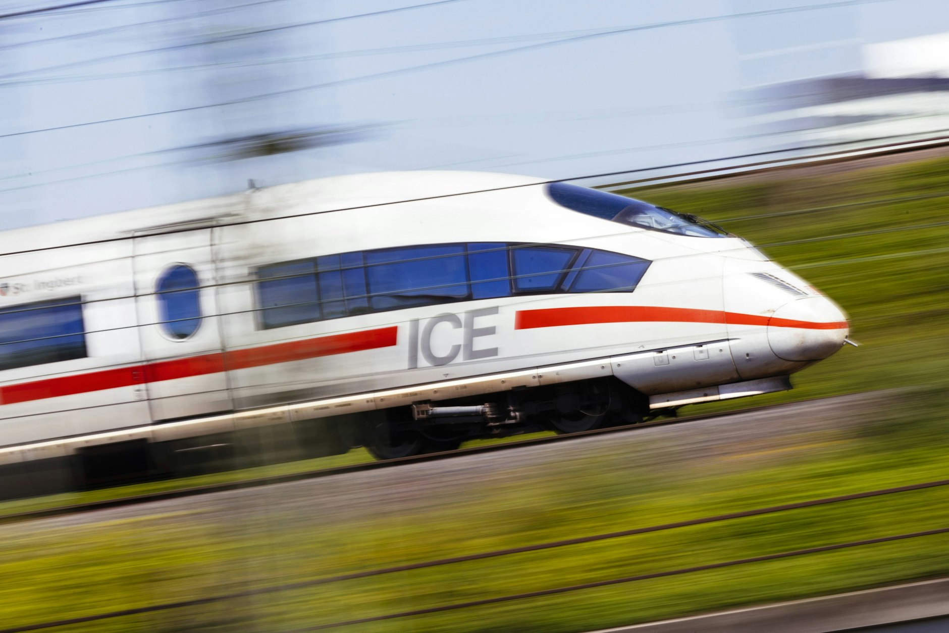 Der ICE legte bei 280 Kilometern pro Stunde eine Vollbremsung hin. An Bord waren 320 Passagiere.