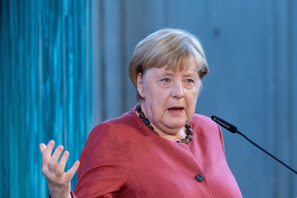 Angela Merkel AFD'yi “insanlık dışı parti” olarak tanımlıyor