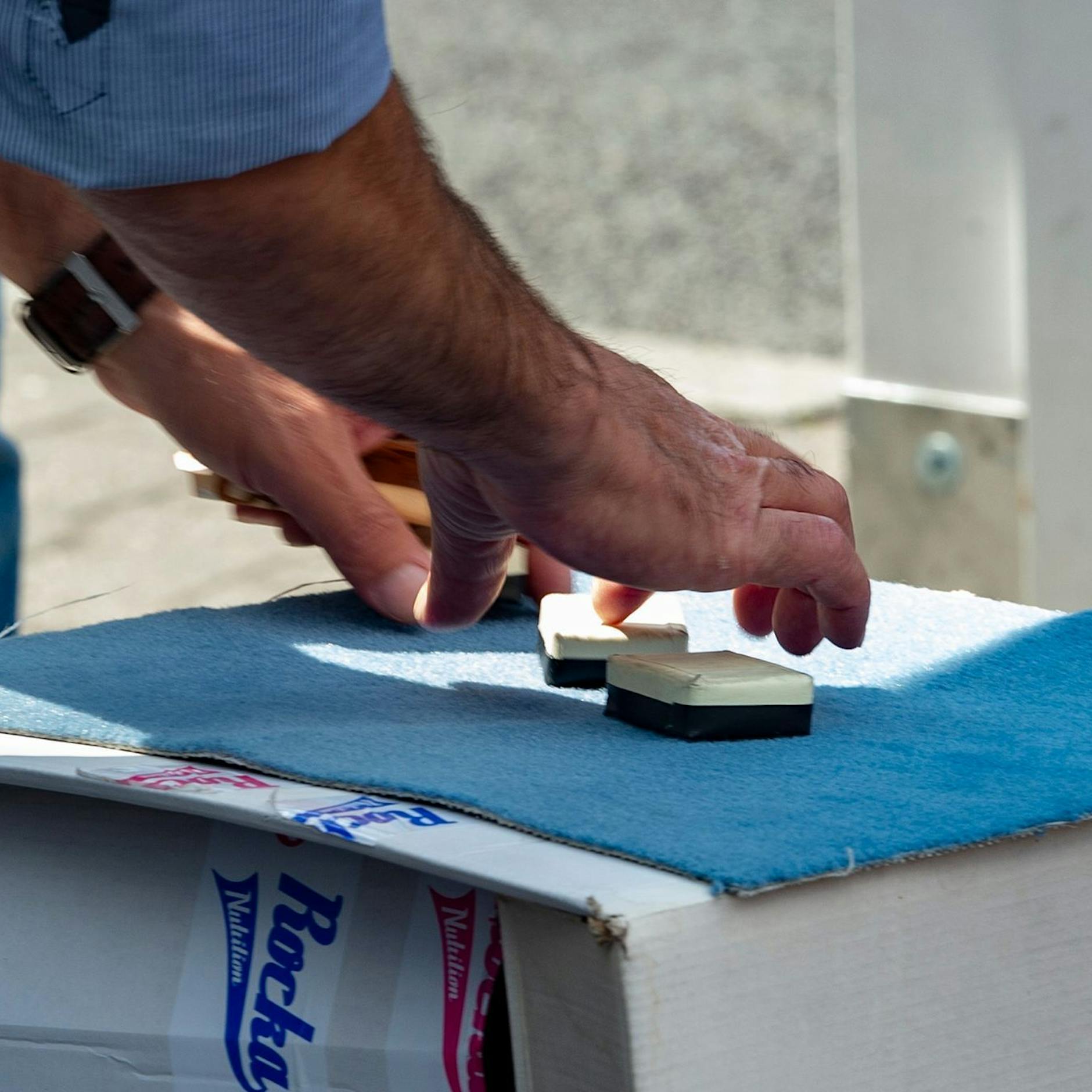 Hütchenspieler ruft 110 – gegen Ex-Feuerwehrmann!