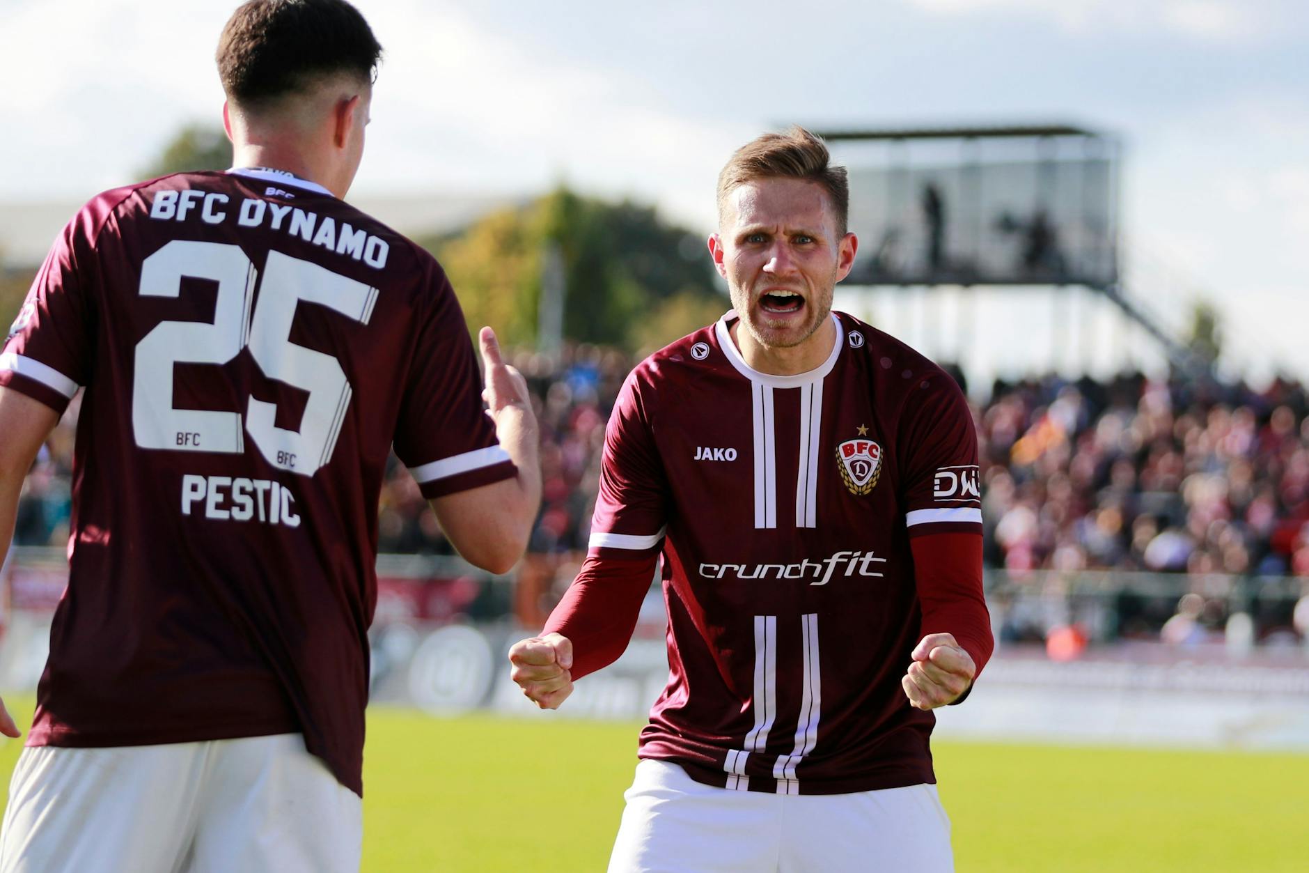 Was für ein Jubel, was für eine Befreiung! Leandro Putaro feiert sein 1:0 für den BFC Dynamo gegen den FSV Zwickau.