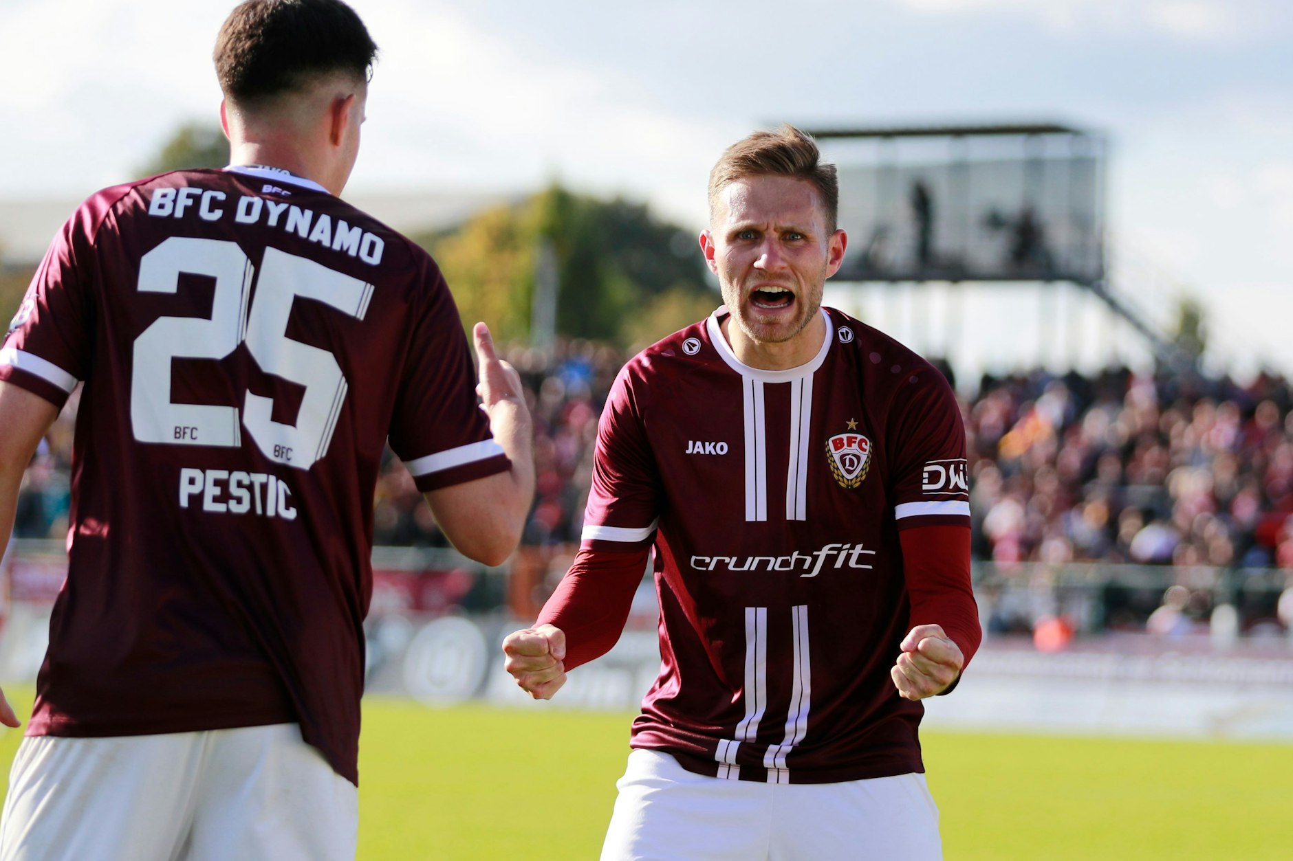 Was für ein Jubel, was für eine Befreiung! Leandro Putaro feiert sein 1:0 für den BFC Dynamo gegen den FSV Zwickau.